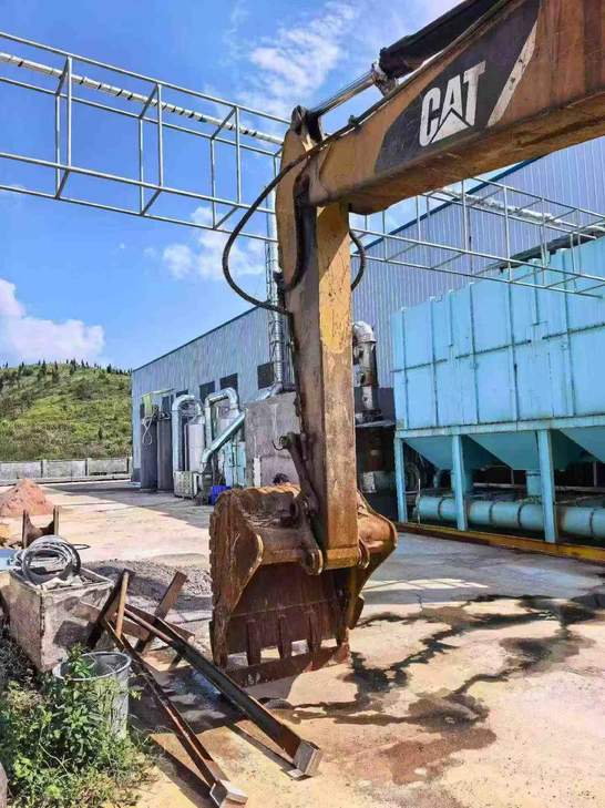 Buy Caterpillar 323D2L Used Excavator / 1