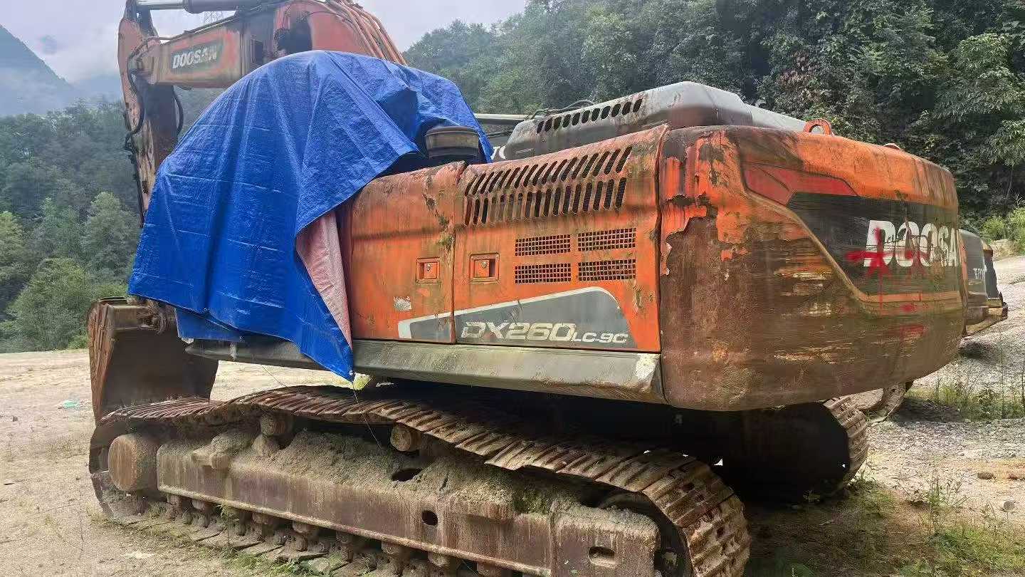 Buy Doosan DX260LC Used Excavator / 3
