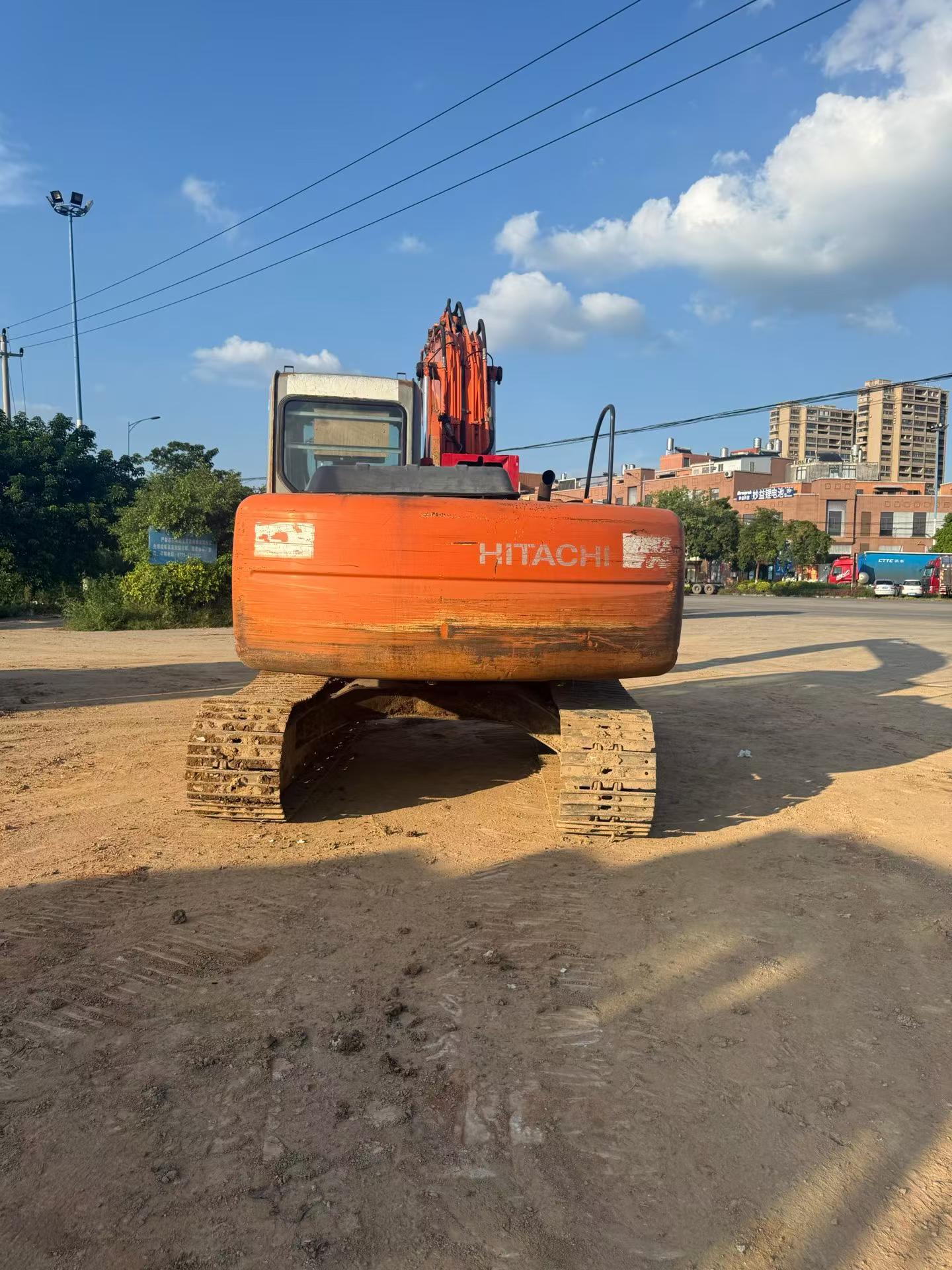 Compre Excavadora Hitachi EX120-6 Usada / 4