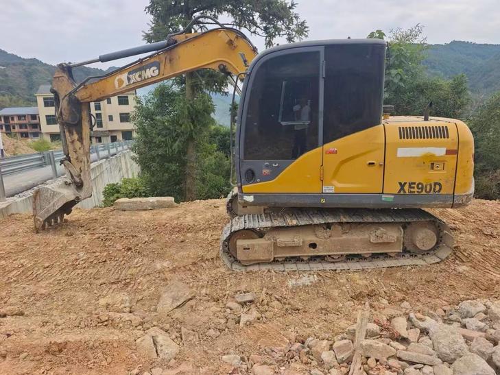 Buy XCMG XE75C Used Excavator / 1