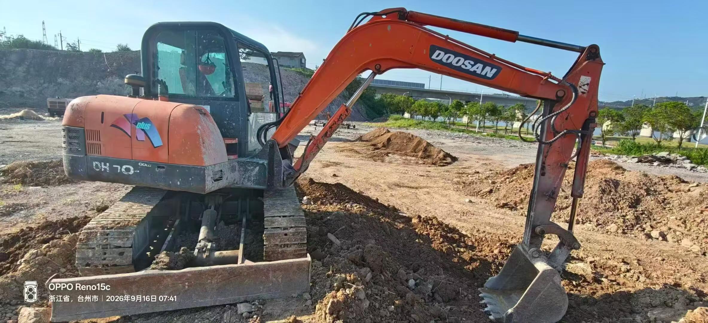 Compre Escavadeira Doosan DH60-7 Usada / 6
