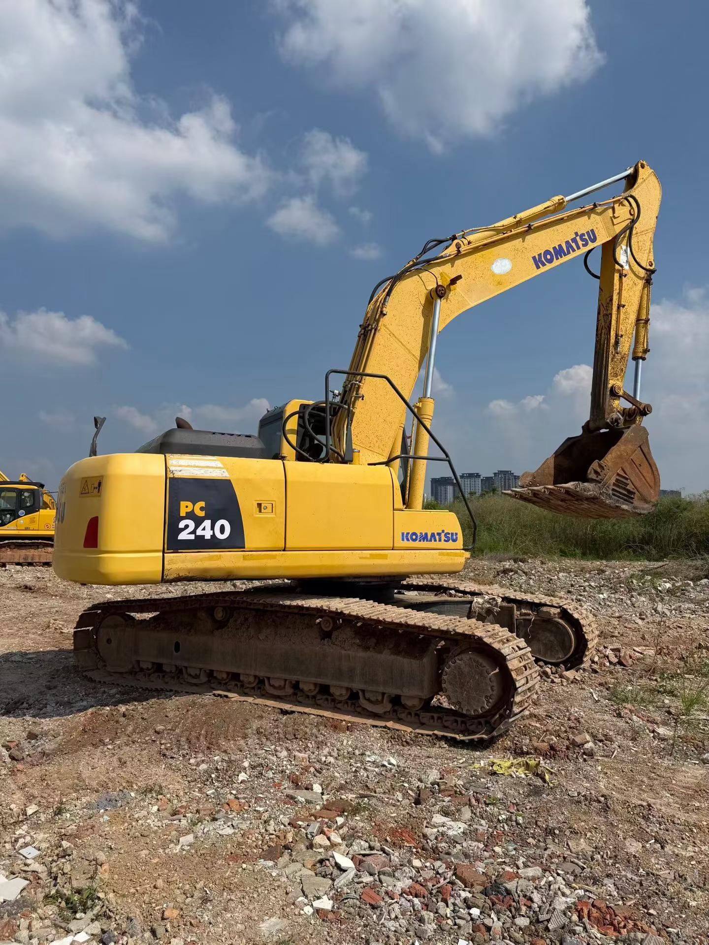 Compre Excavadora Komatsu PC240-6 Usada / 3
