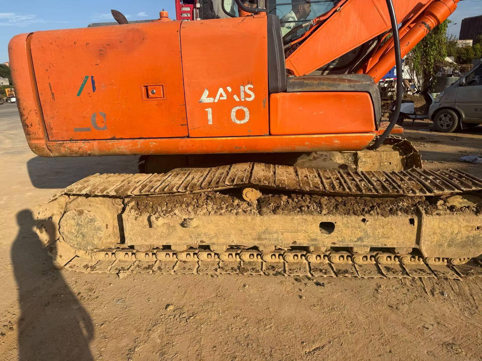 Compre Excavadora Hitachi EX120-6 Usada / 5