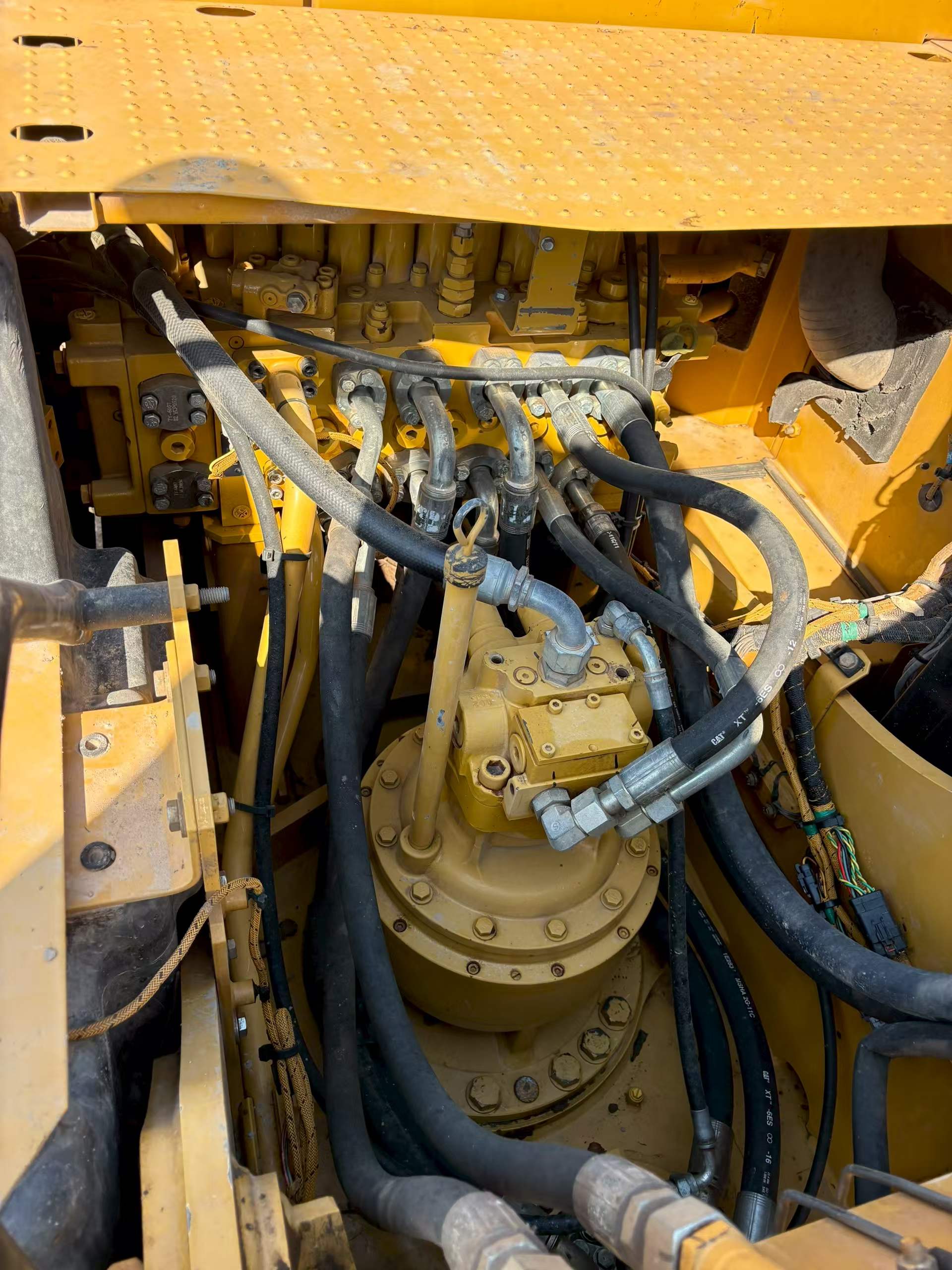 Buy Caterpillar 323 Used Excavator / 6
