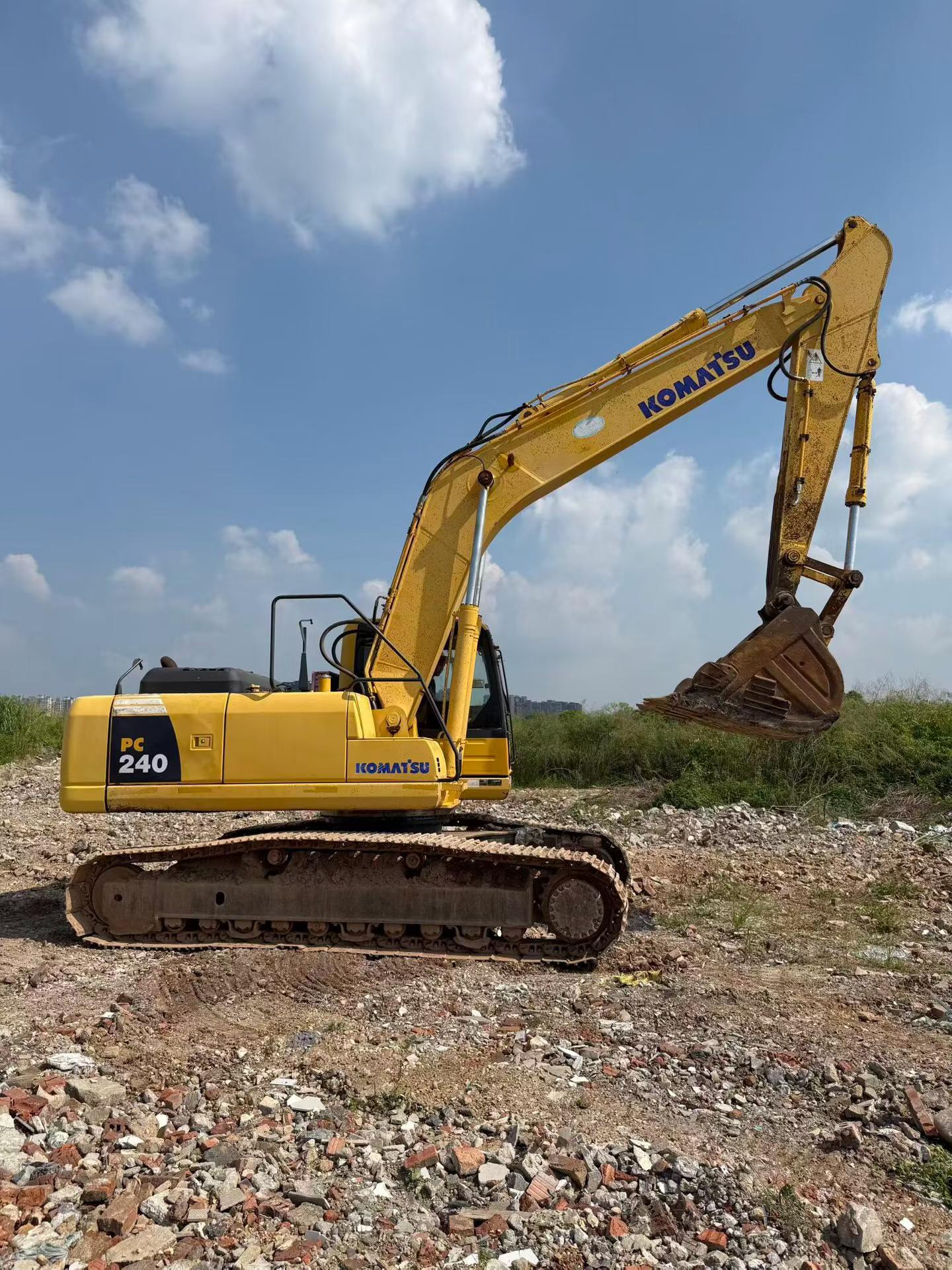 Compre Excavadora Komatsu PC240-6 Usada / 4