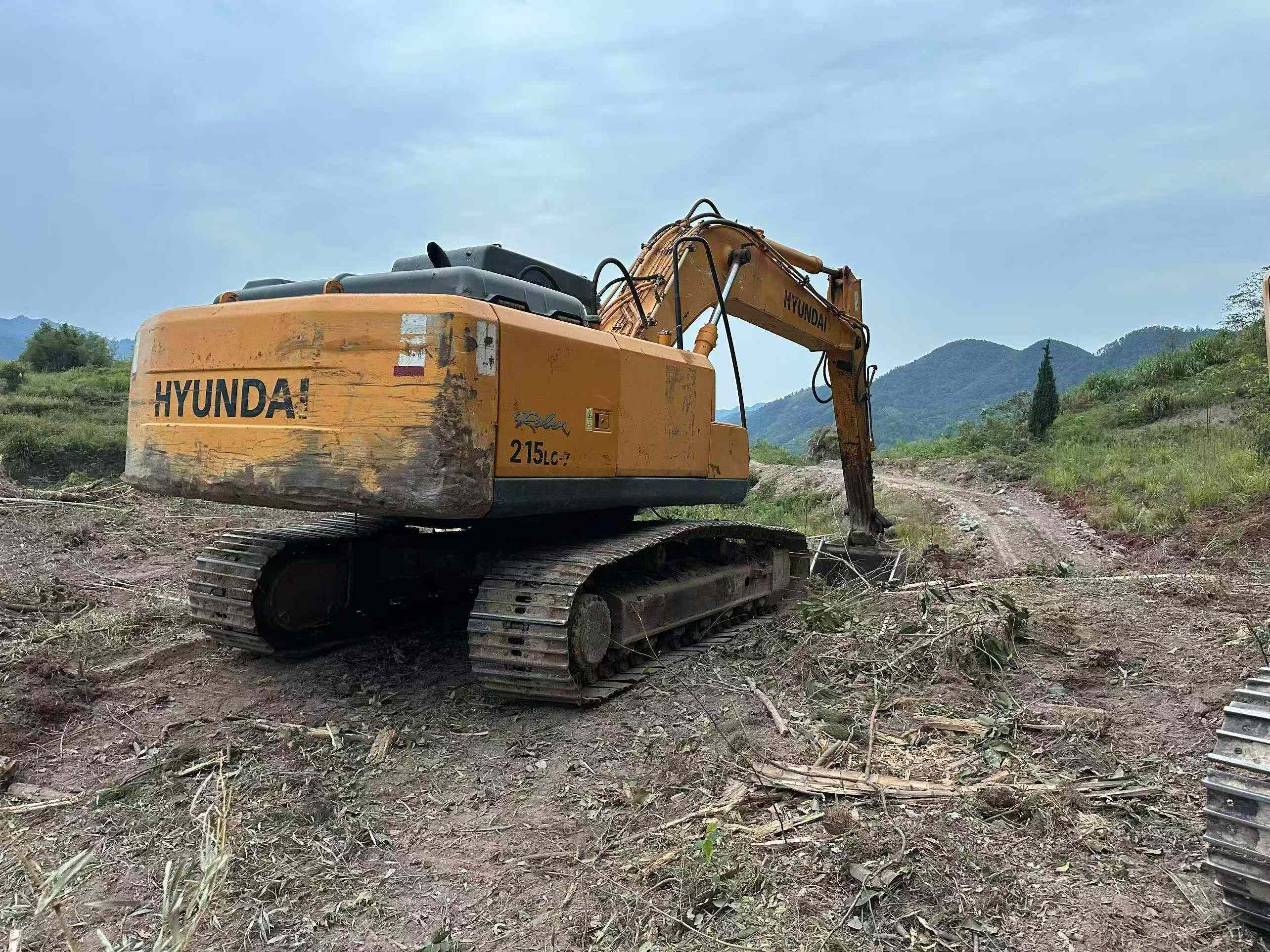 Buy Hyundai R215-7 Used Excavator / 2