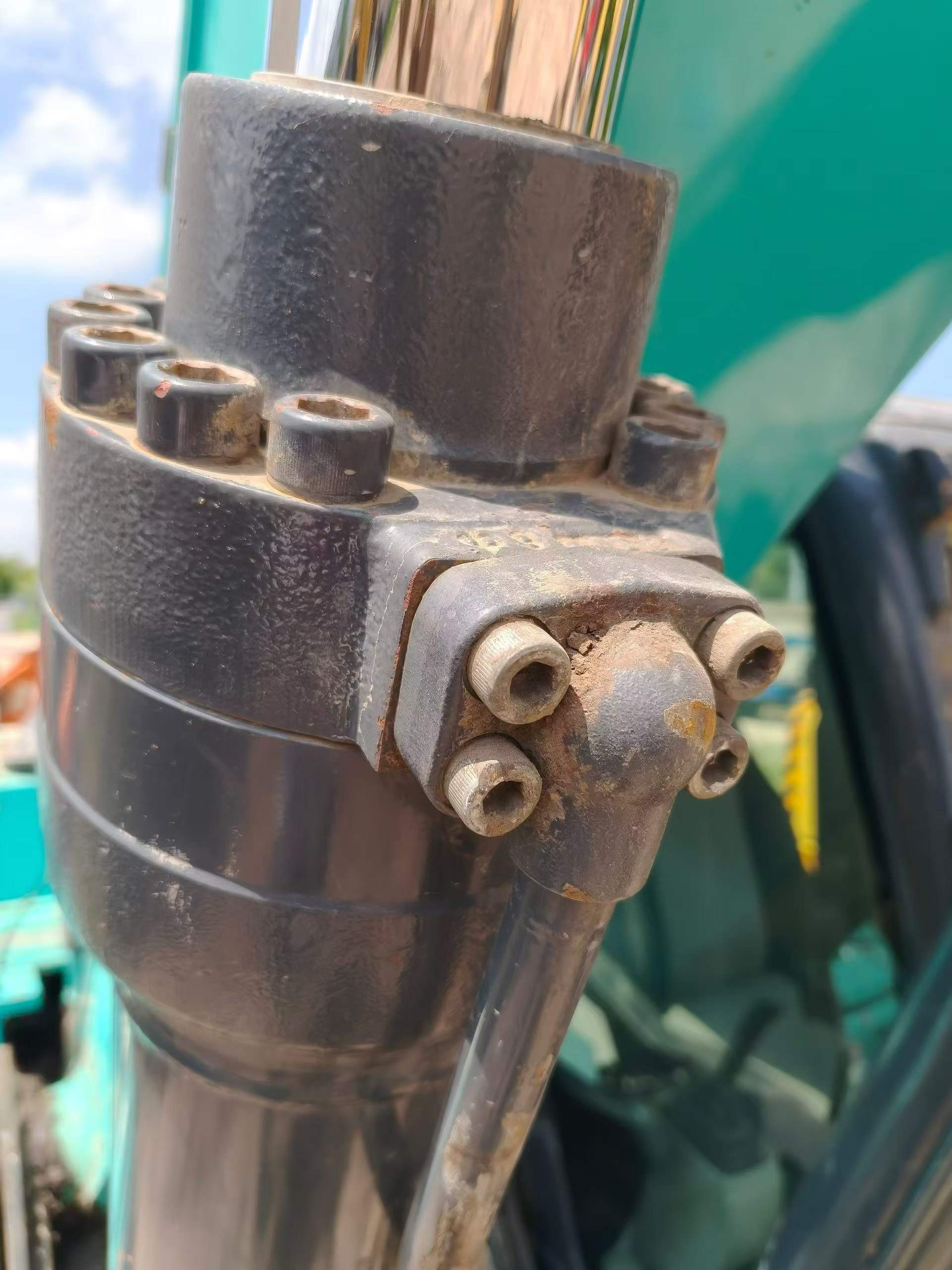 Buy Kobelco SK220 Used Excavator / 7