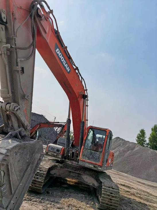 Buy Doosan DH300-5 Used Excavator / 1
