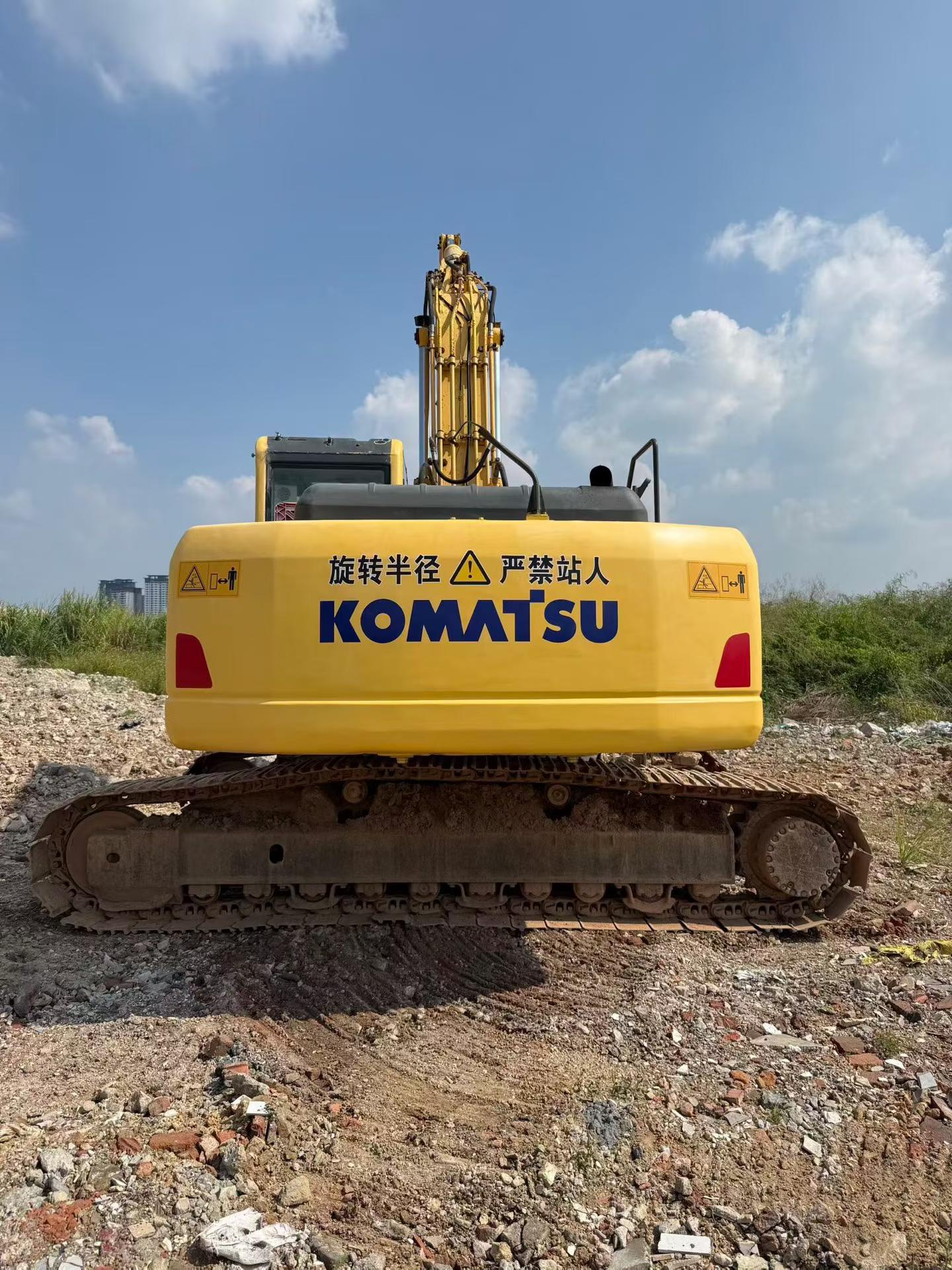 Compre Excavadora Komatsu PC240-6 Usada / 2