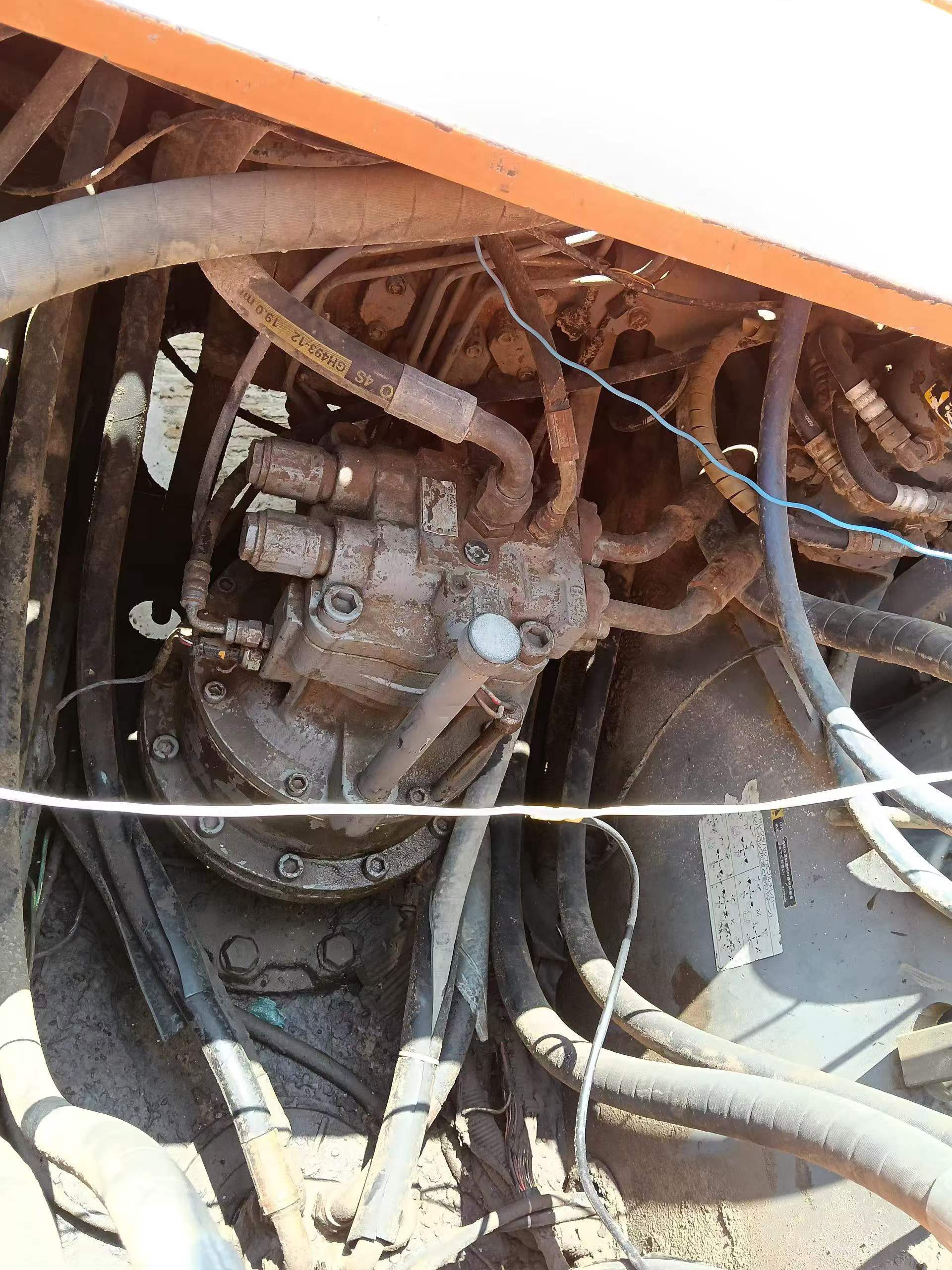 Buy Hitachi ZX200-6 Used Excavator / 4