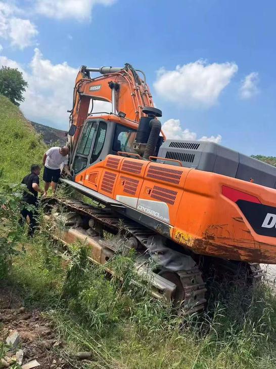 Buy Doosan DX520LC Used Excavator / 1