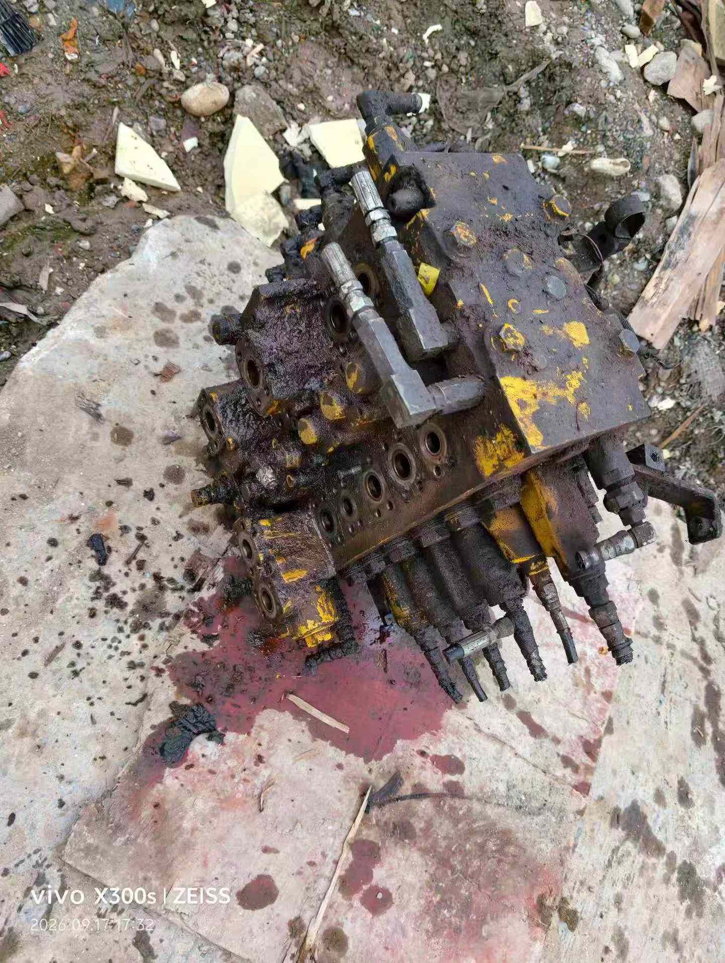 Buy Komatsu PC220-8 Used Excavator / 4