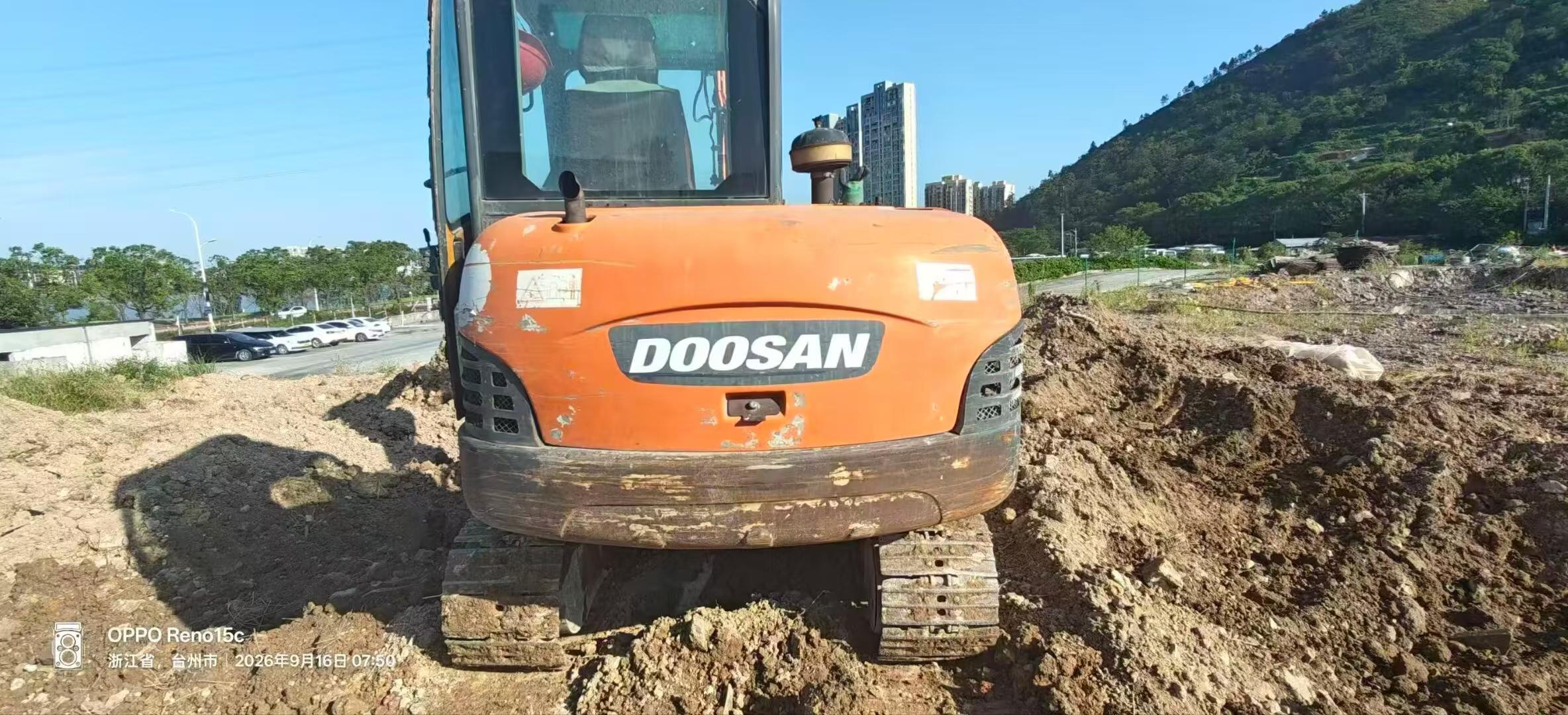 Compre Escavadeira Doosan DH60-7 Usada / 2