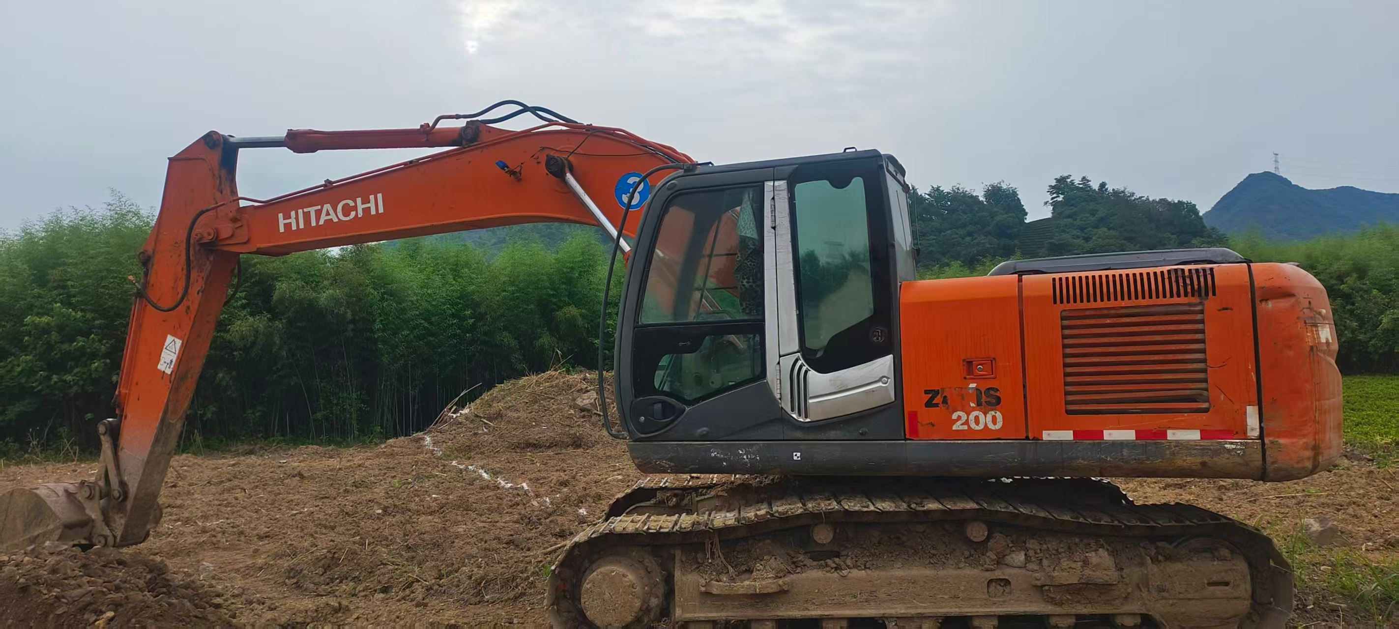 Compre Excavadora Hitachi EX200-3 Usada / 2