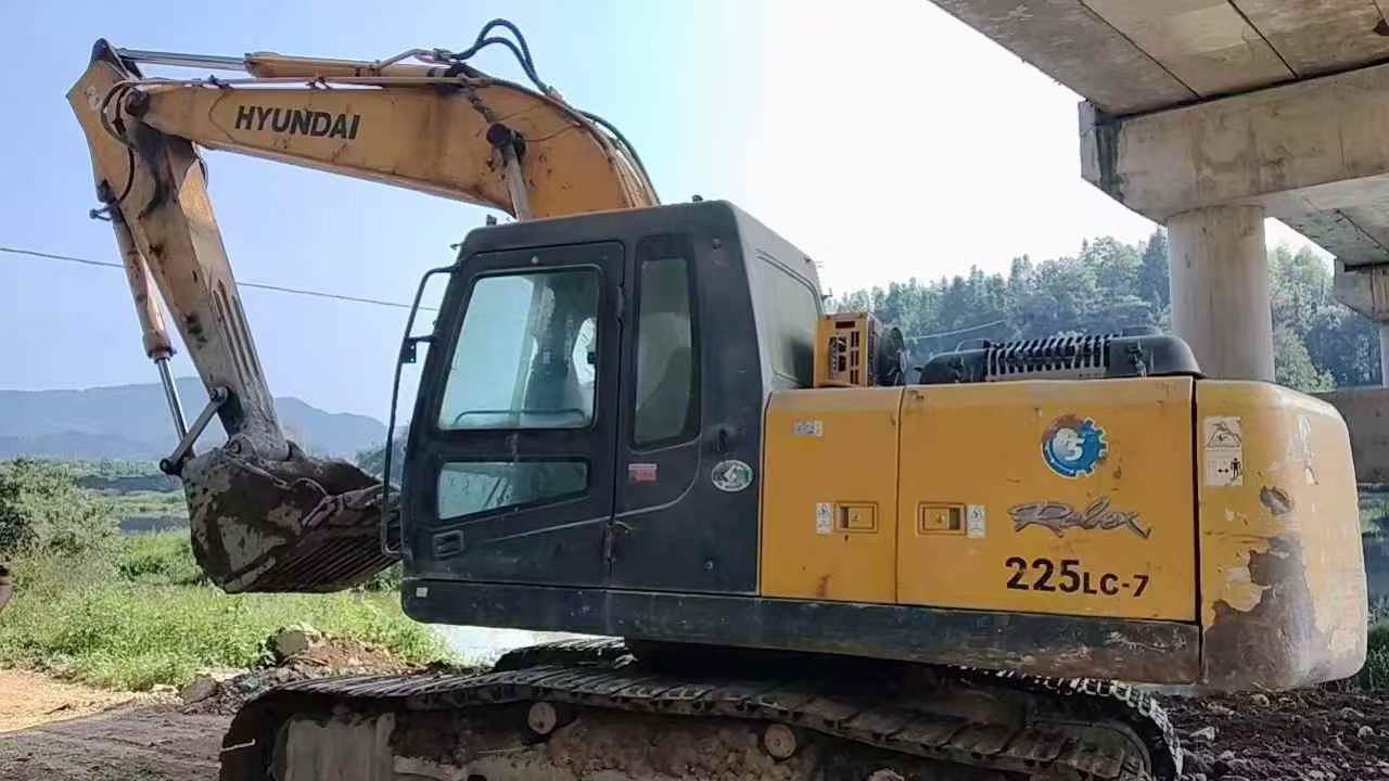 Comprar Hyundai R215-7C Usado Escavadeira