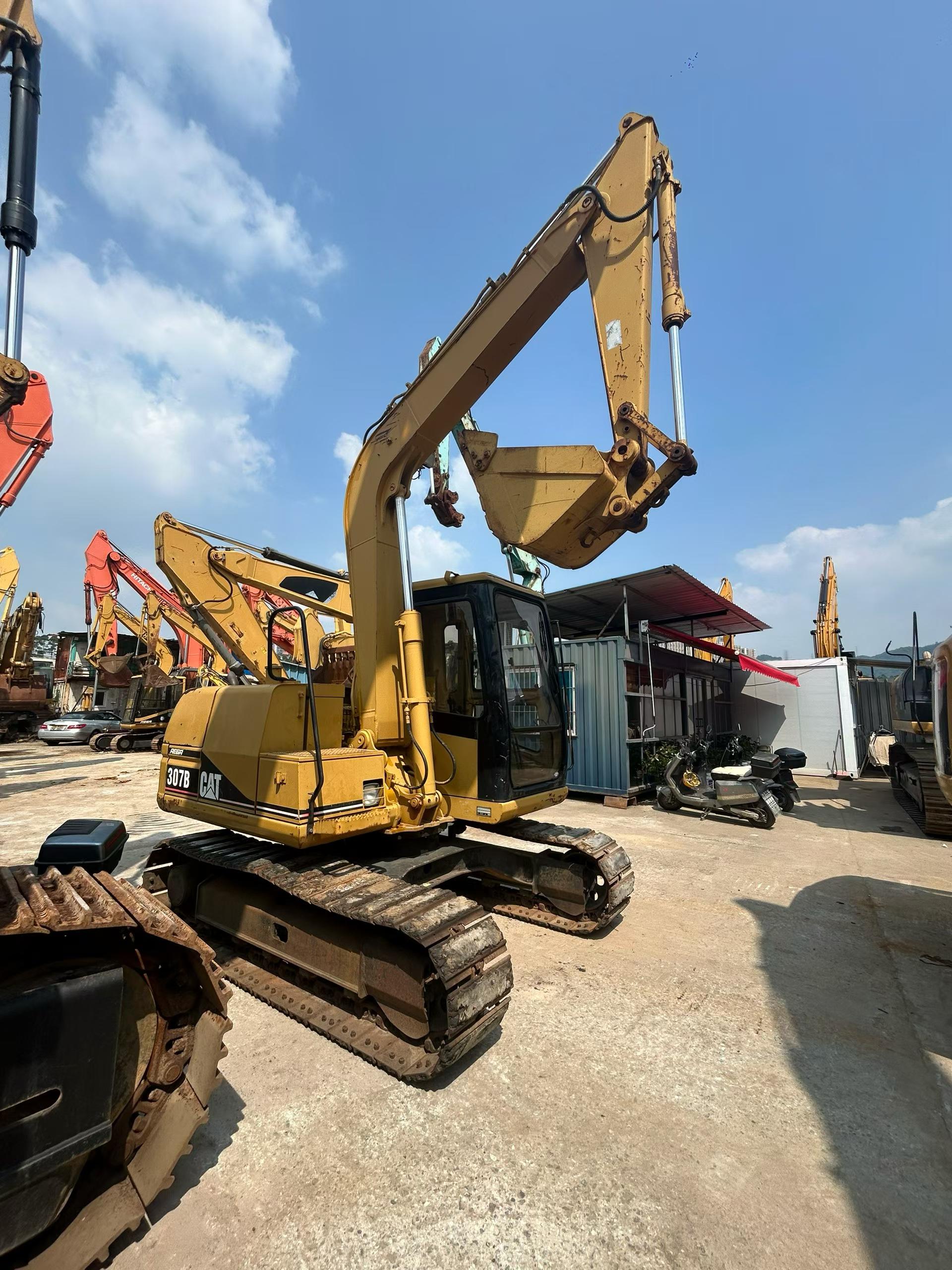 شراء Caterpillar 307B مستعمل حفارة