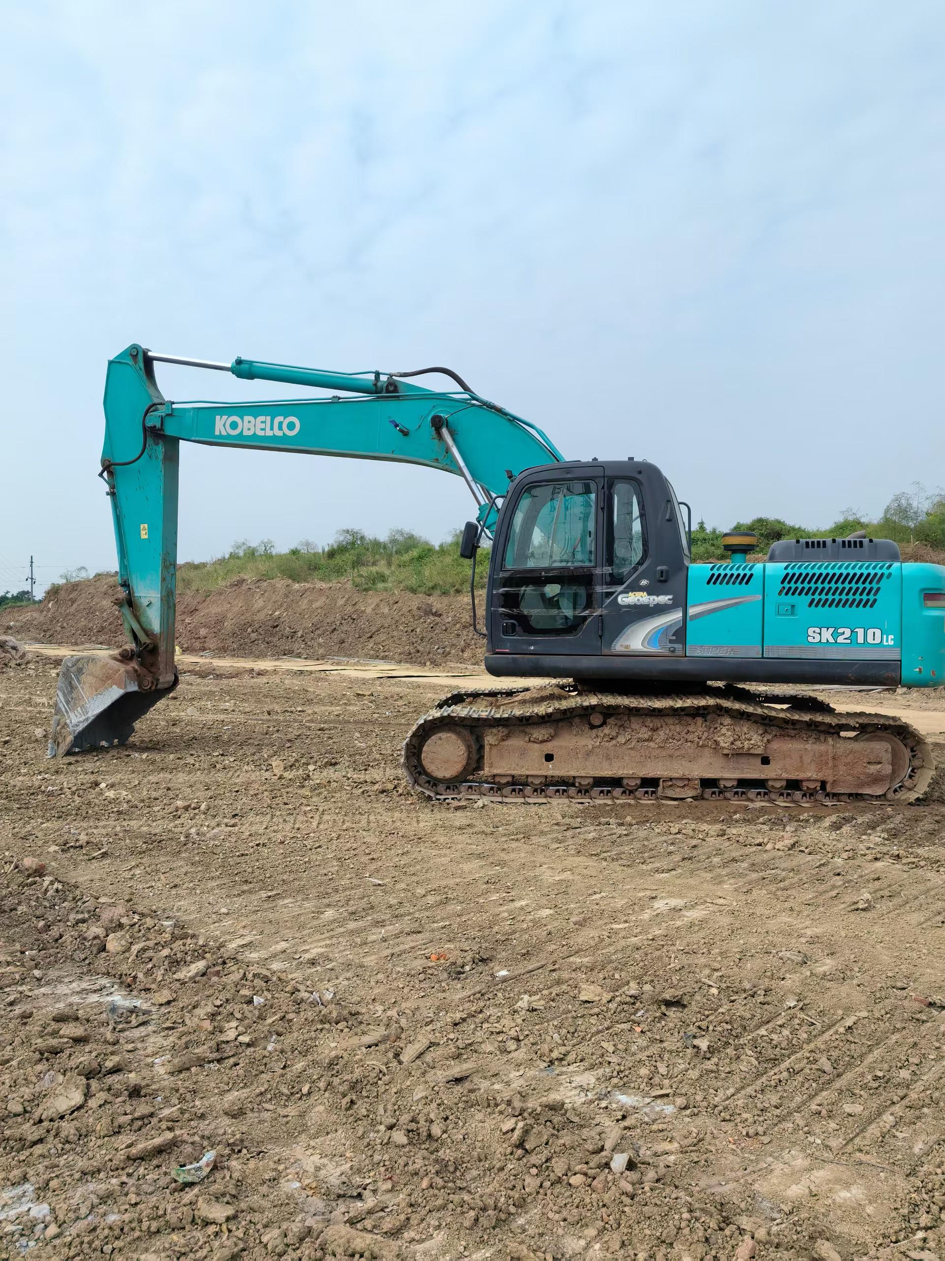 Compre Excavadora Kobelco SK210 Usada / 2