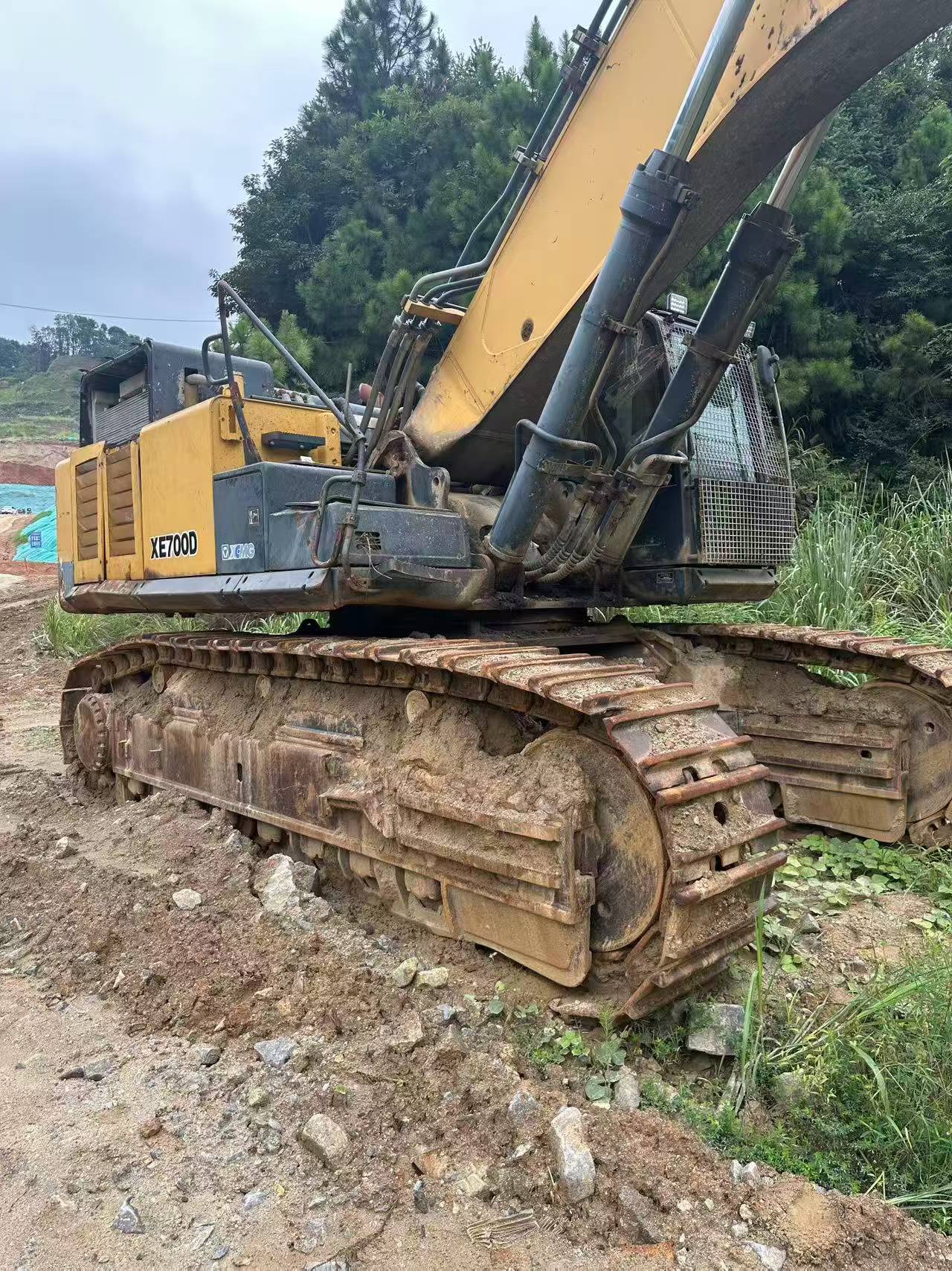 Compre Escavadeira XCMG XE700C Usada / 4