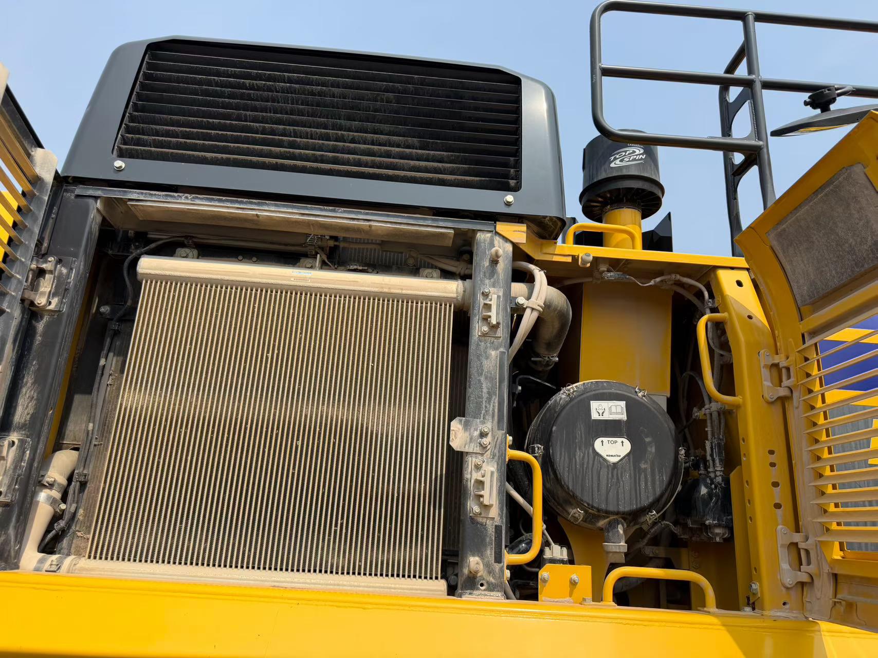 Compre Excavadora Komatsu PC520LC-11M0 Usada / 9