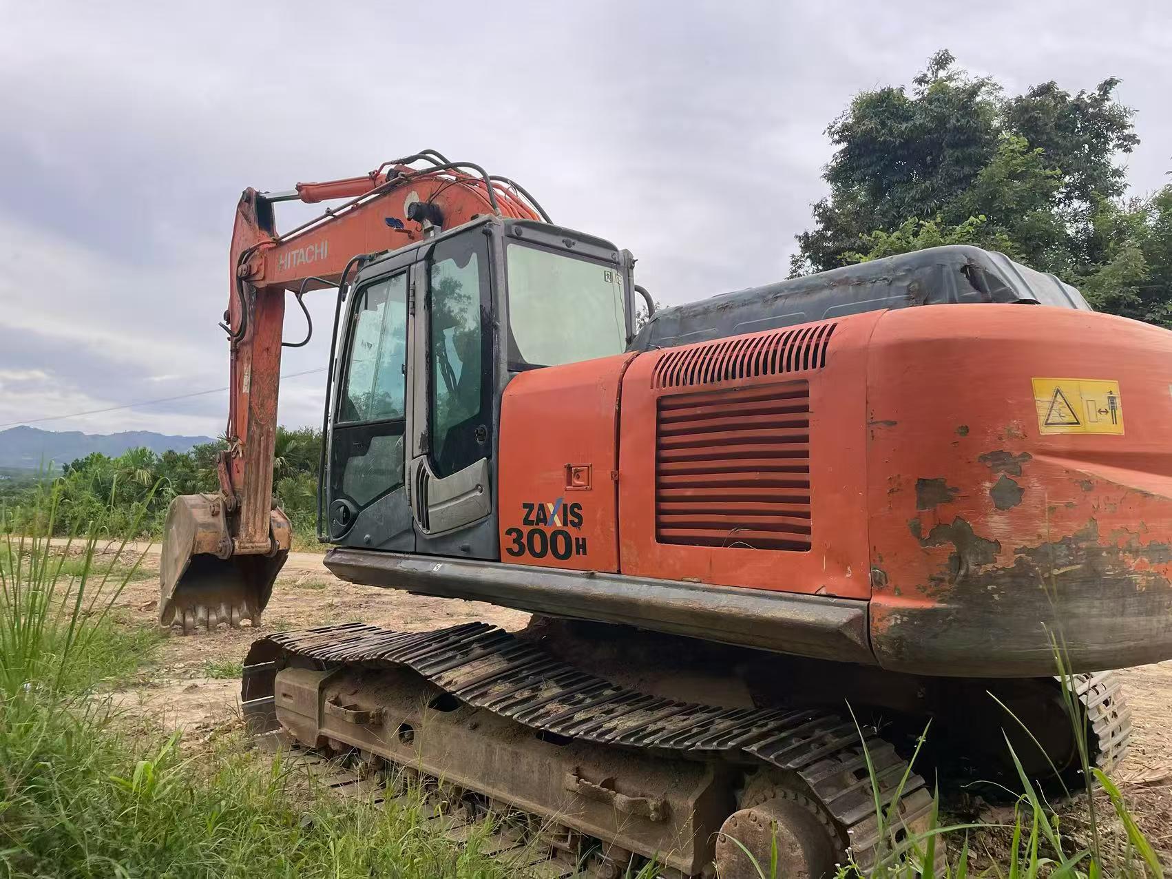 شراء حفارة Hitachi ZW250 مستعملة / 2