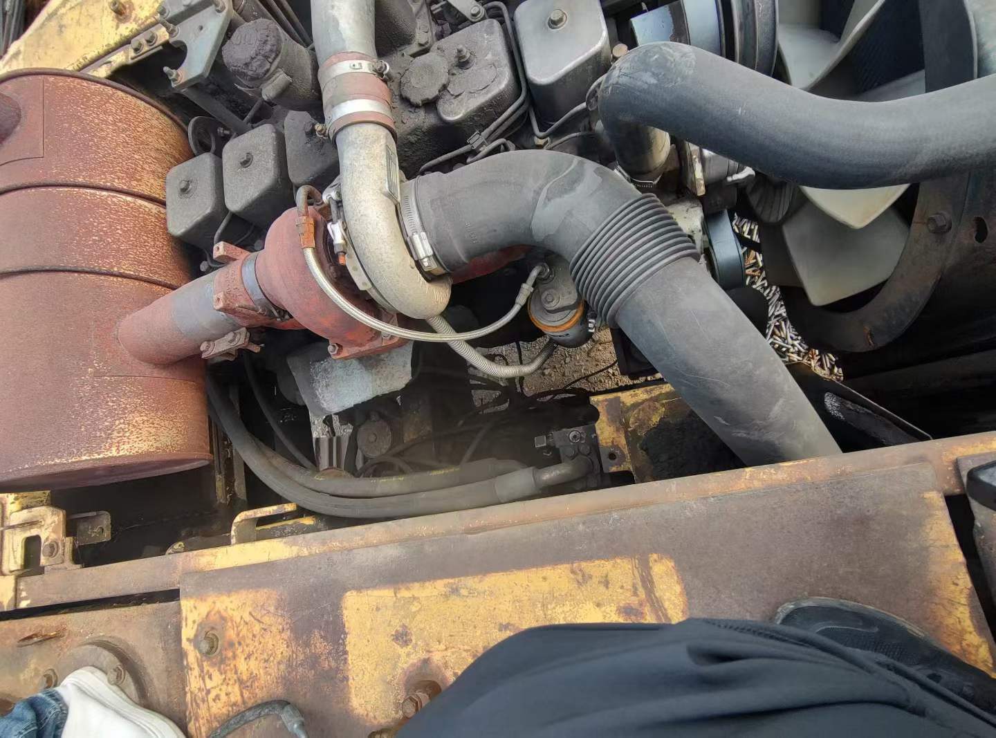 شراء حفارة Komatsu PC200-6 مستعملة / 6
