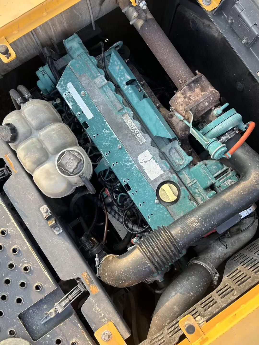 Купить Подержанный Экскаватор Volvo EC220D / 8