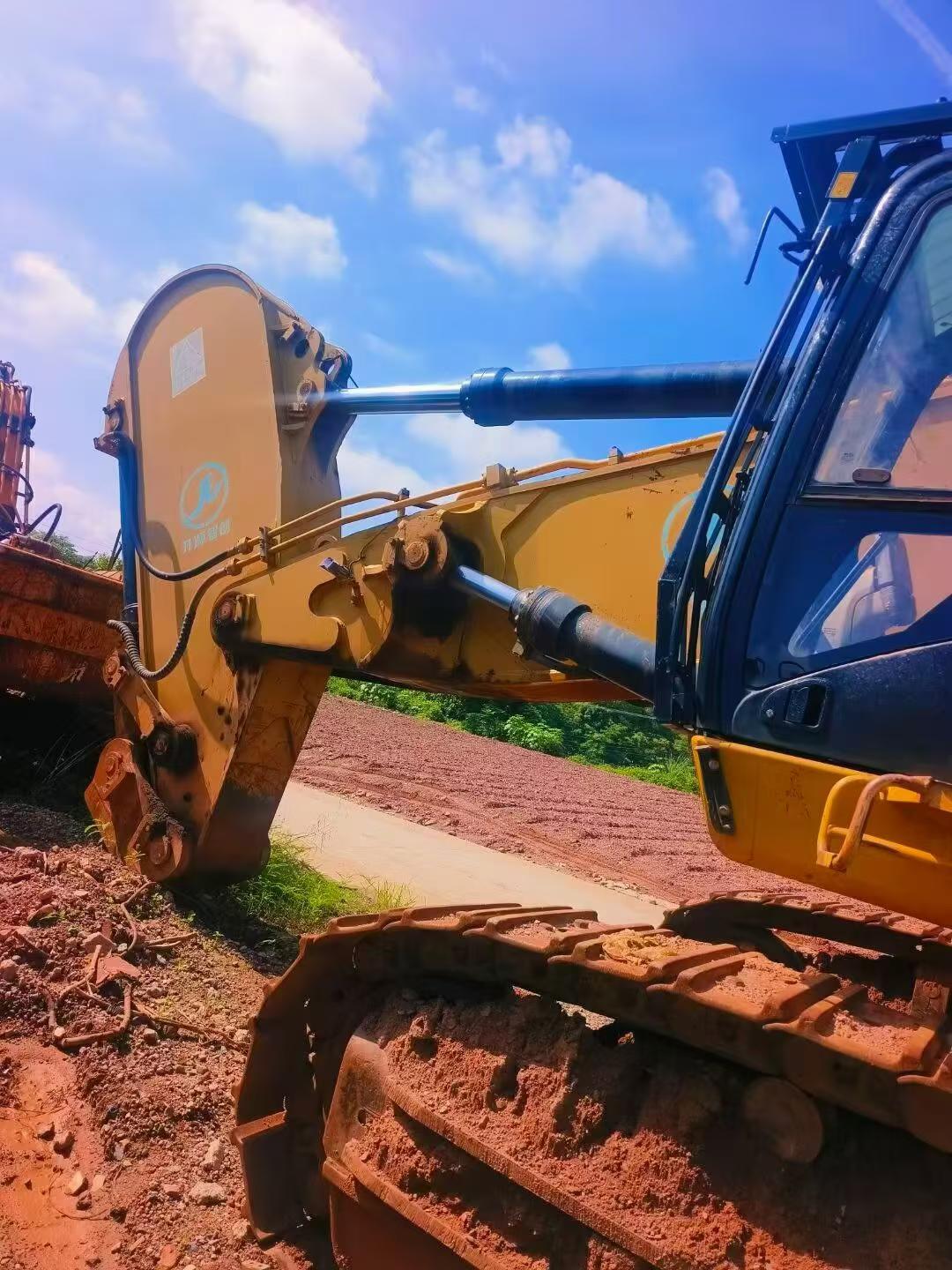 Compre Escavadeira Caterpillar 374D Usada / 3