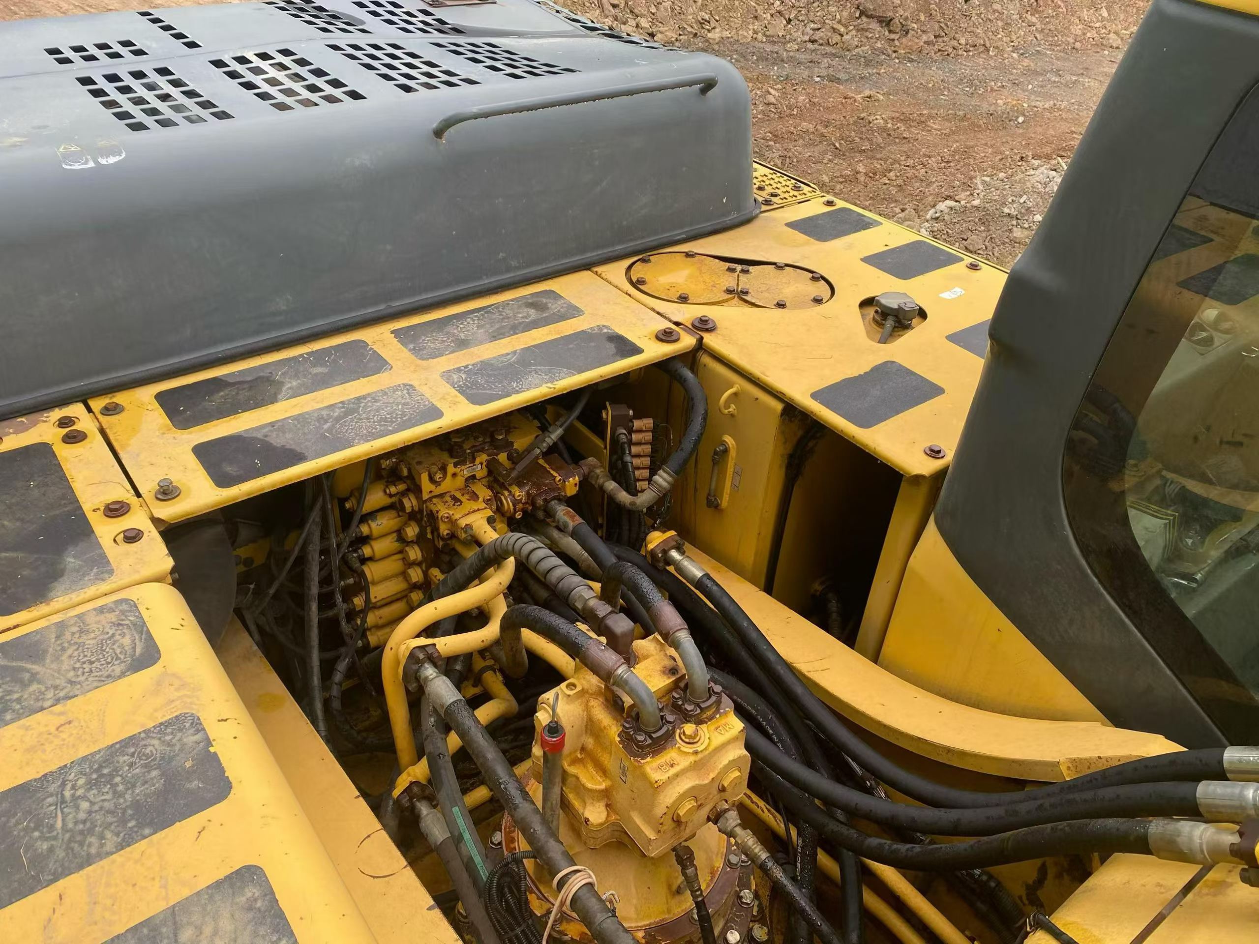 Compre Escavadeira Komatsu PC450 Usada / 3