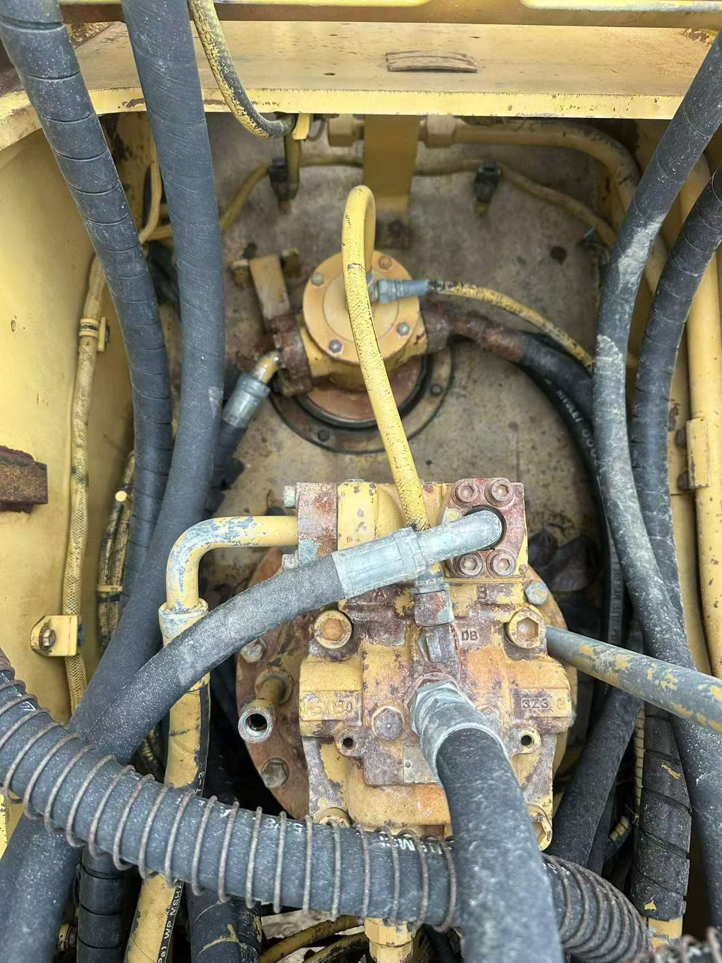 Compre Excavadora Caterpillar 320C Usada / 6