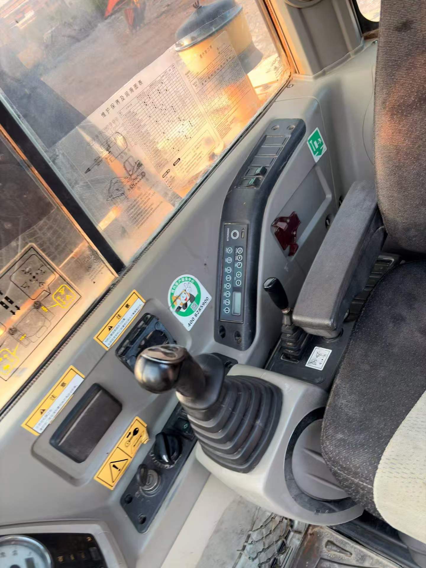 شراء حفارة Hyundai R 60VS مستعملة / 2