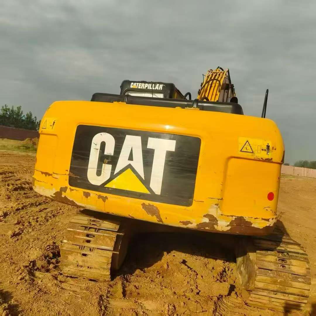 شراء Caterpillar 320D مستعمل حفارة