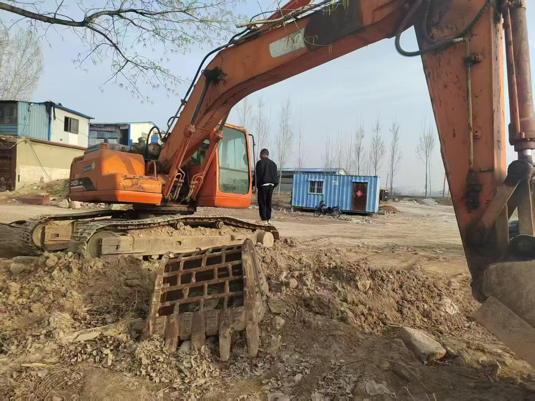 Compre Excavadora Doosan DH220-3 Usada / 7