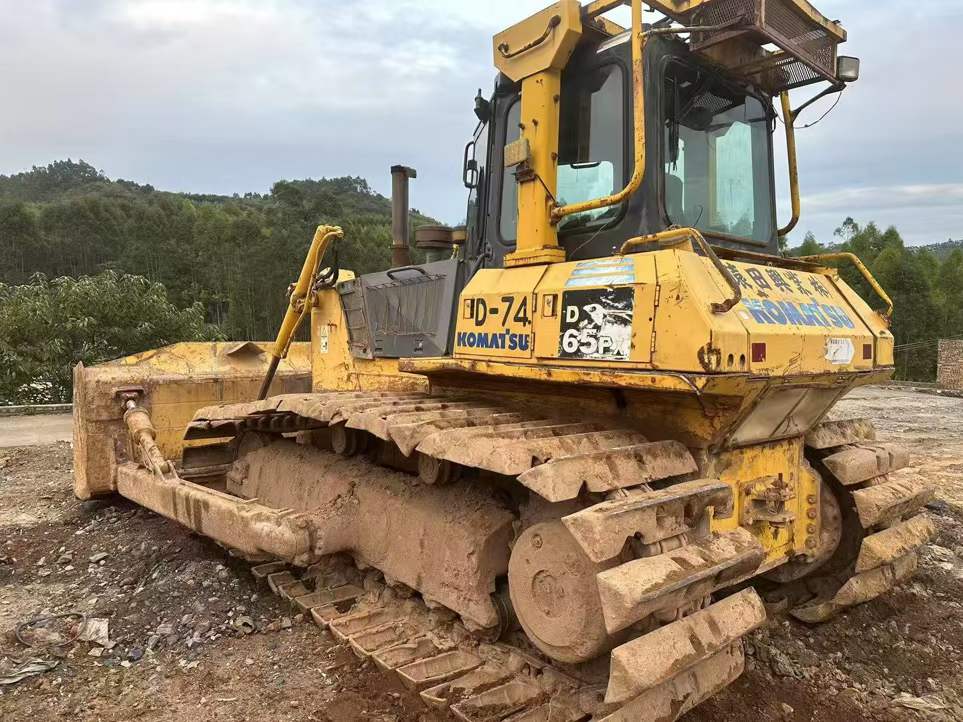 Купить Подержанный Экскаватор Komatsu PC15R-8 / 5