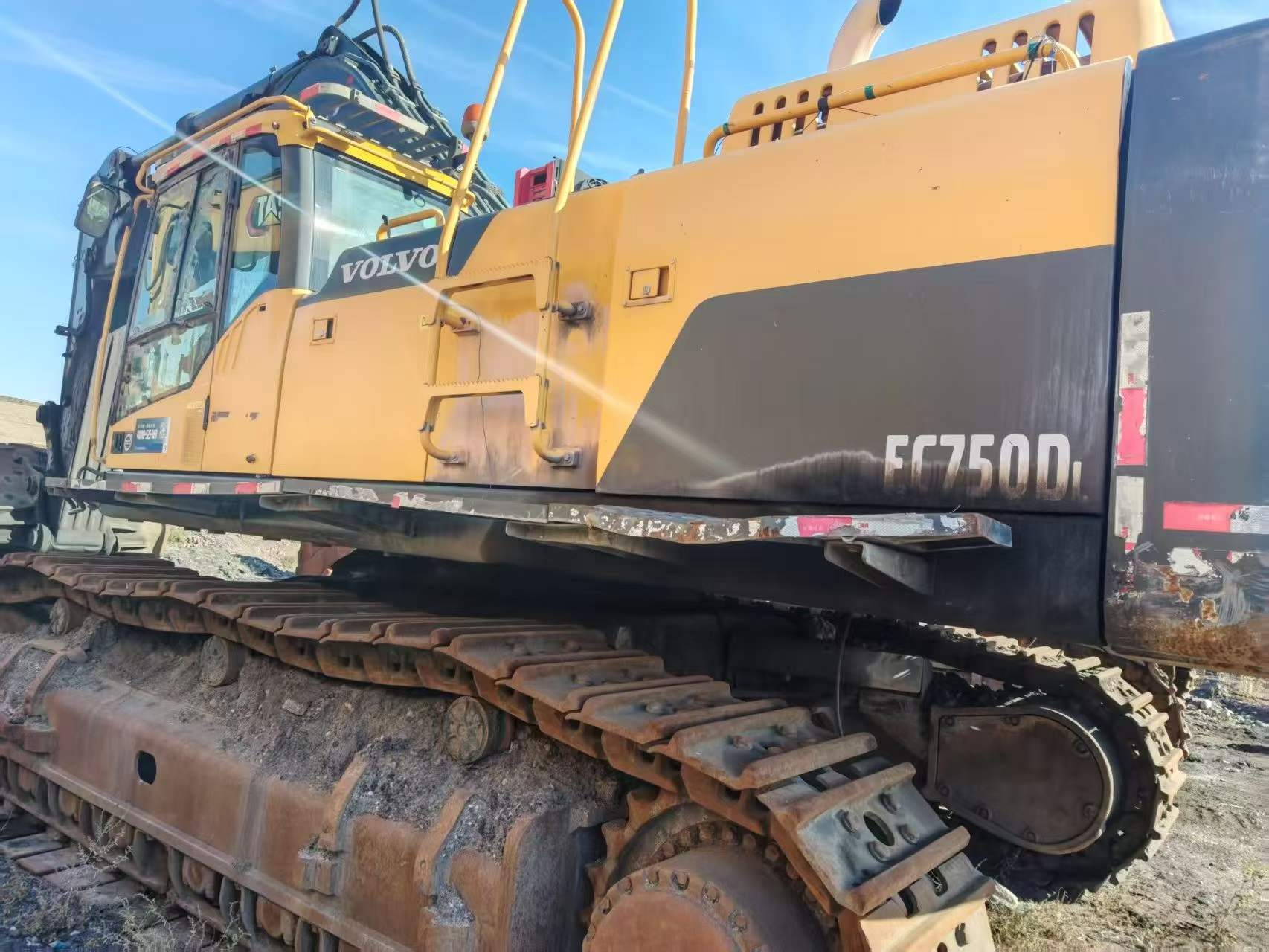 شراء حفارة Volvo EC750D مستعملة / 3