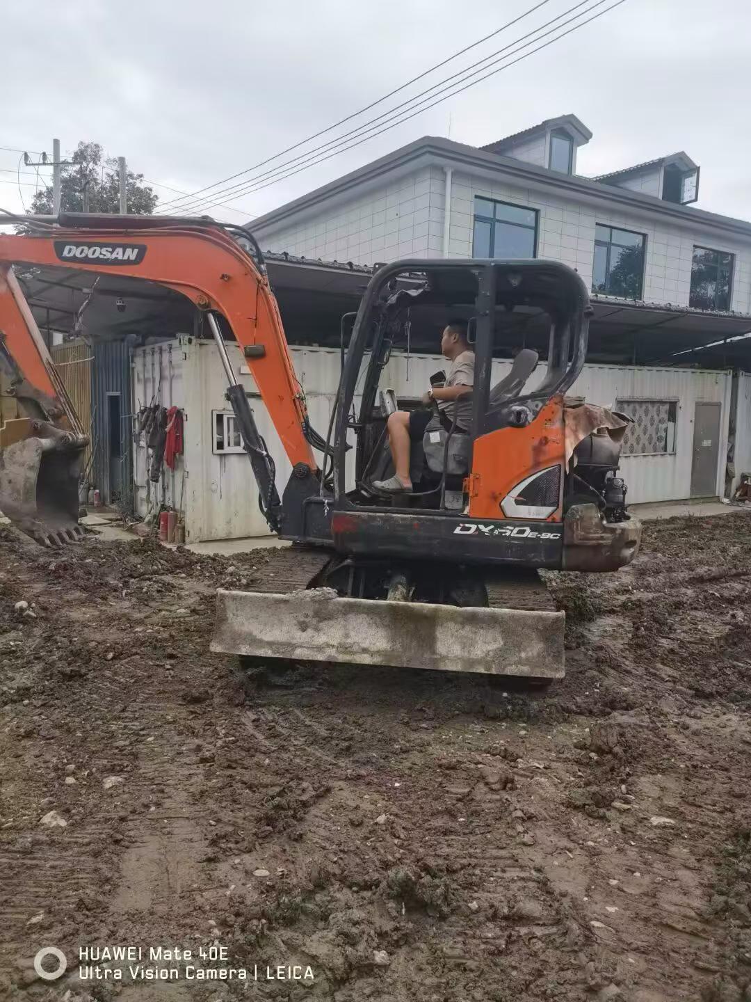 شراء حفارة Doosan DH60 مستعملة / 4