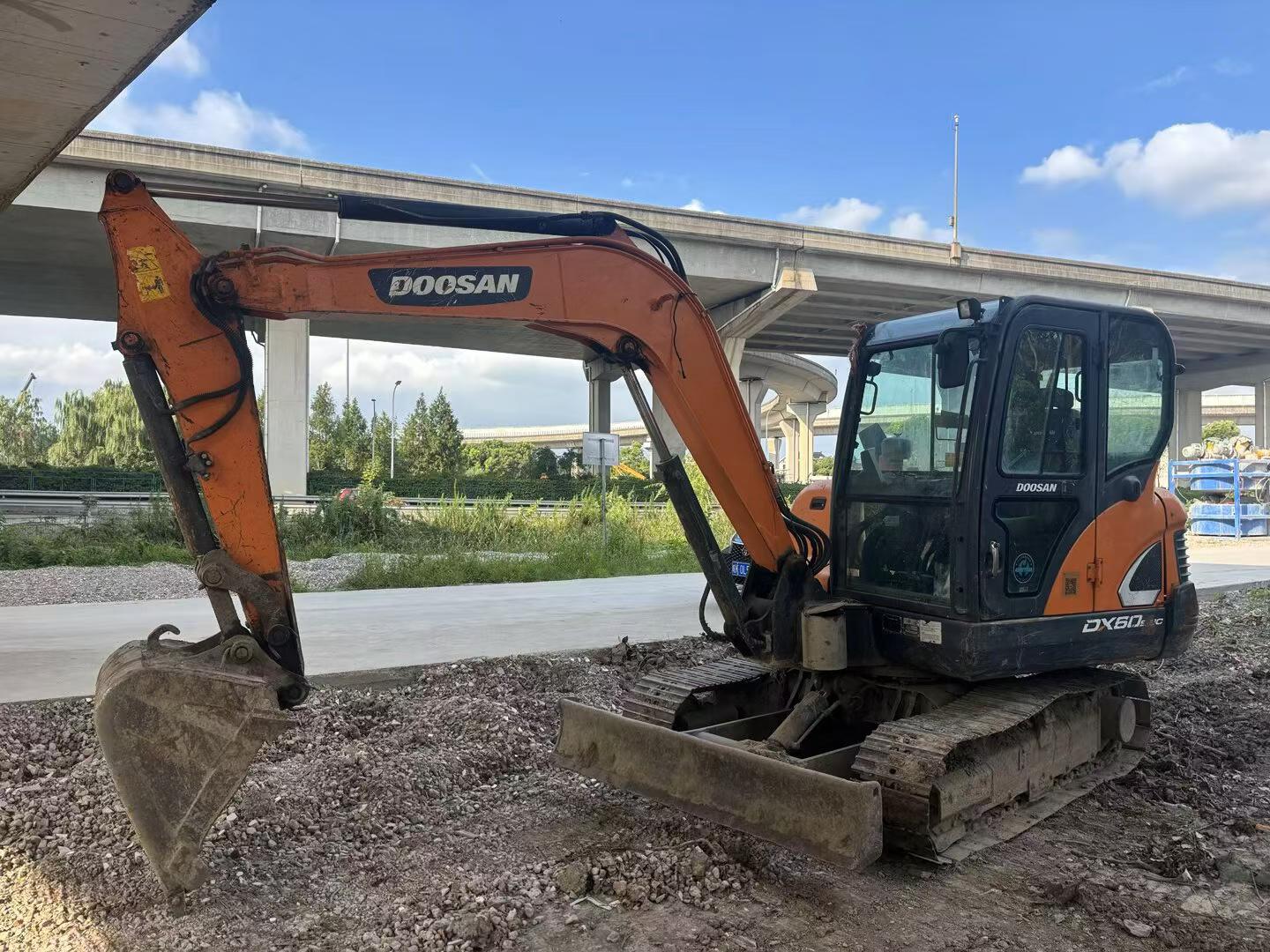 Buy Doosan DH60 Used Excavator / 4