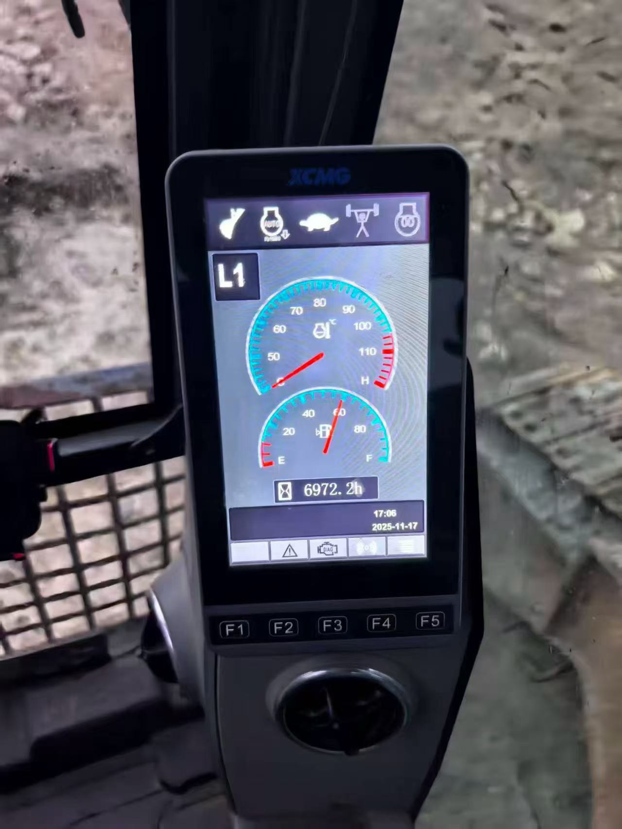 Compre Excavadora XCMG XE305D Usada / 3
