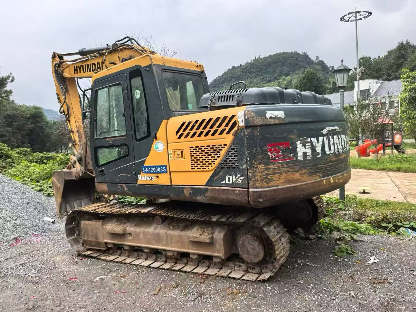 Compre Excavadora Hyundai R130VS Usada / 3