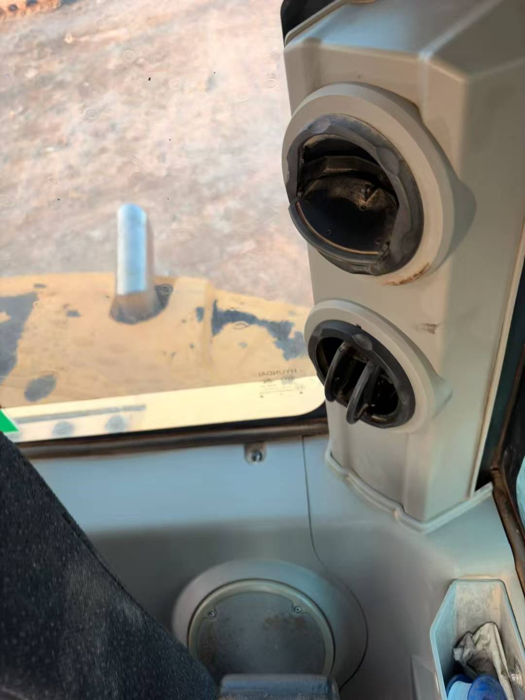 شراء حفارة Hyundai R 60VS مستعملة / 4