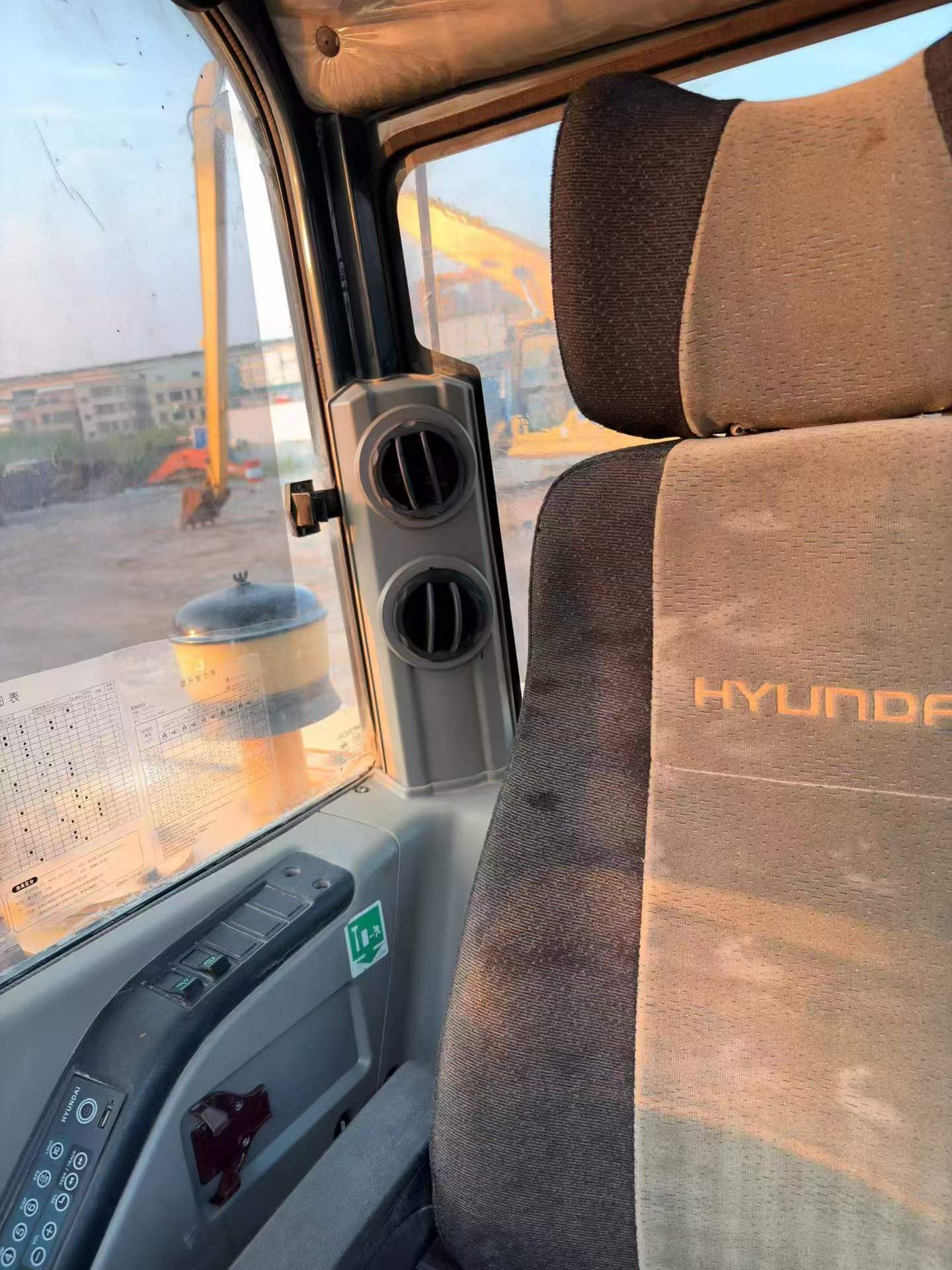 شراء حفارة Hyundai R 60VS مستعملة / 3