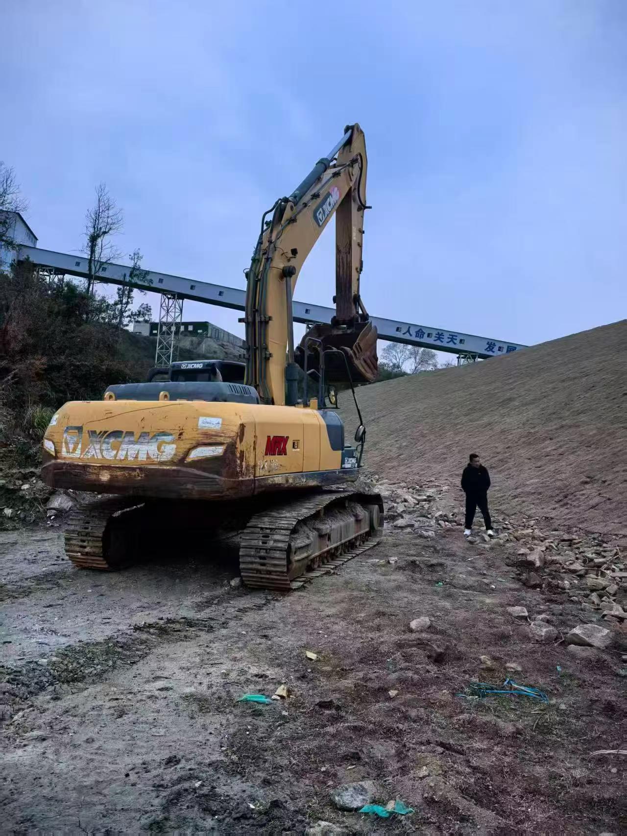 Compre Excavadora XCMG XE305D Usada / 2
