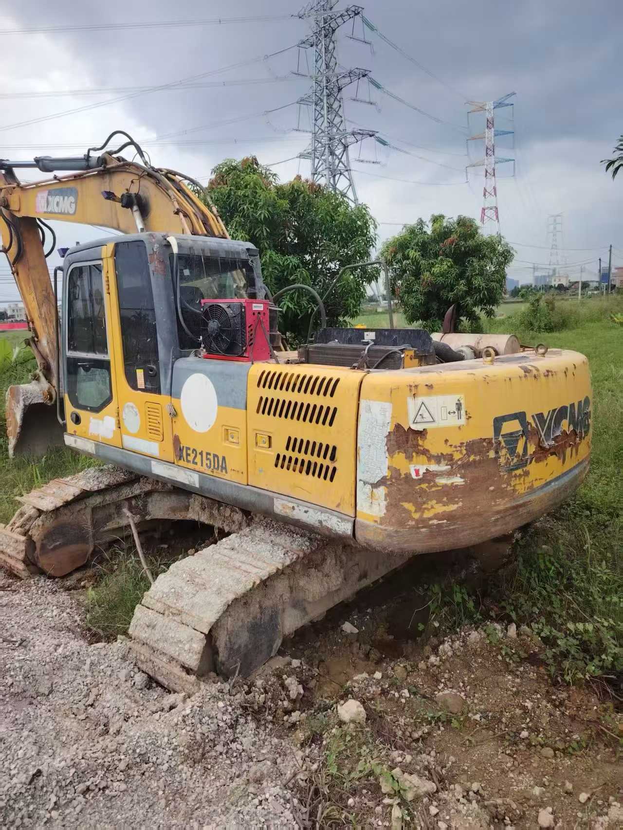 Compre Excavadora XCMG XE215 Usada / 6