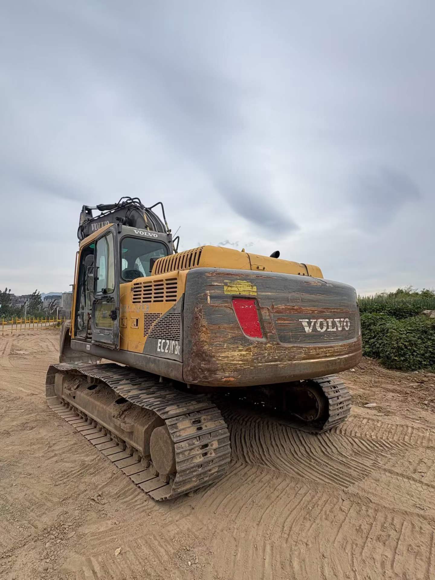 شراء Volvo EC210B مستعمل حفارة
