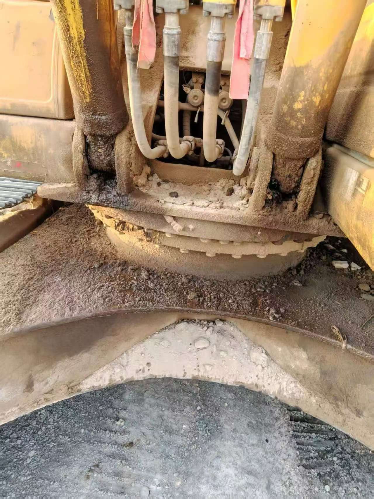 Compre Escavadeira Komatsu PC240-6 Usada / 5