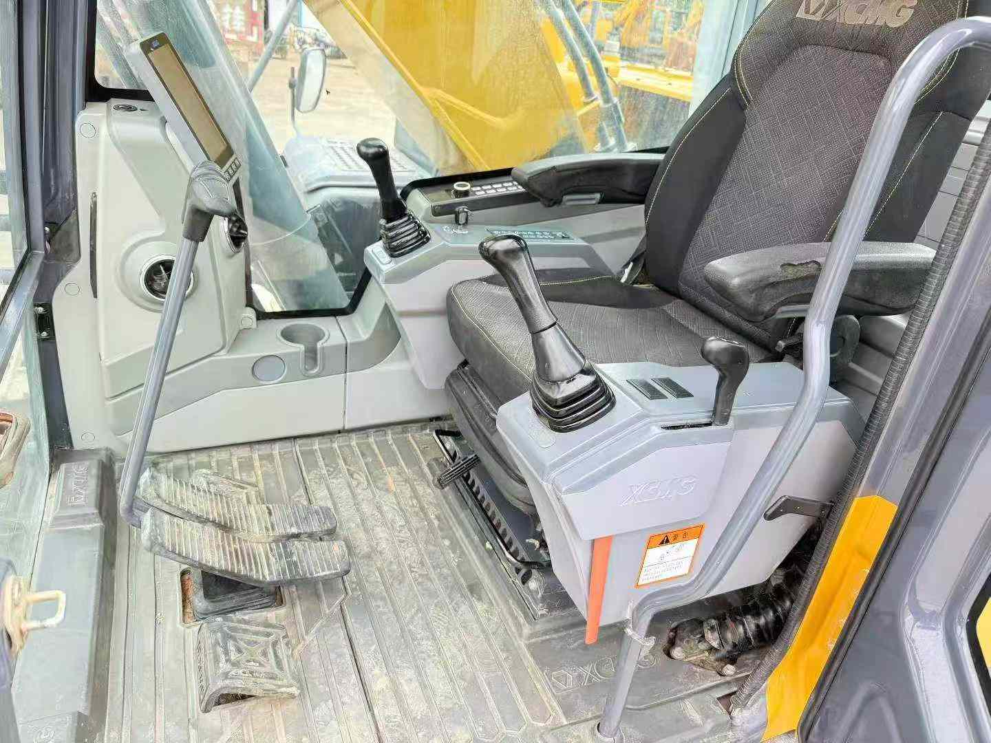 Compre Excavadora XCMG XE215 Usada / 9