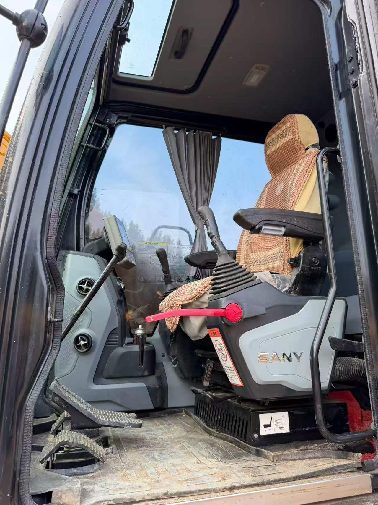Купить Подержанный Экскаватор Sany SY135 / 6 Купить Подержанный Экскаватор Sany SY135 / 6