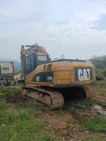 Compre Escavadeira Caterpillar 320A Usada / 2 Compre Escavadeira Caterpillar 320A Usada / 2