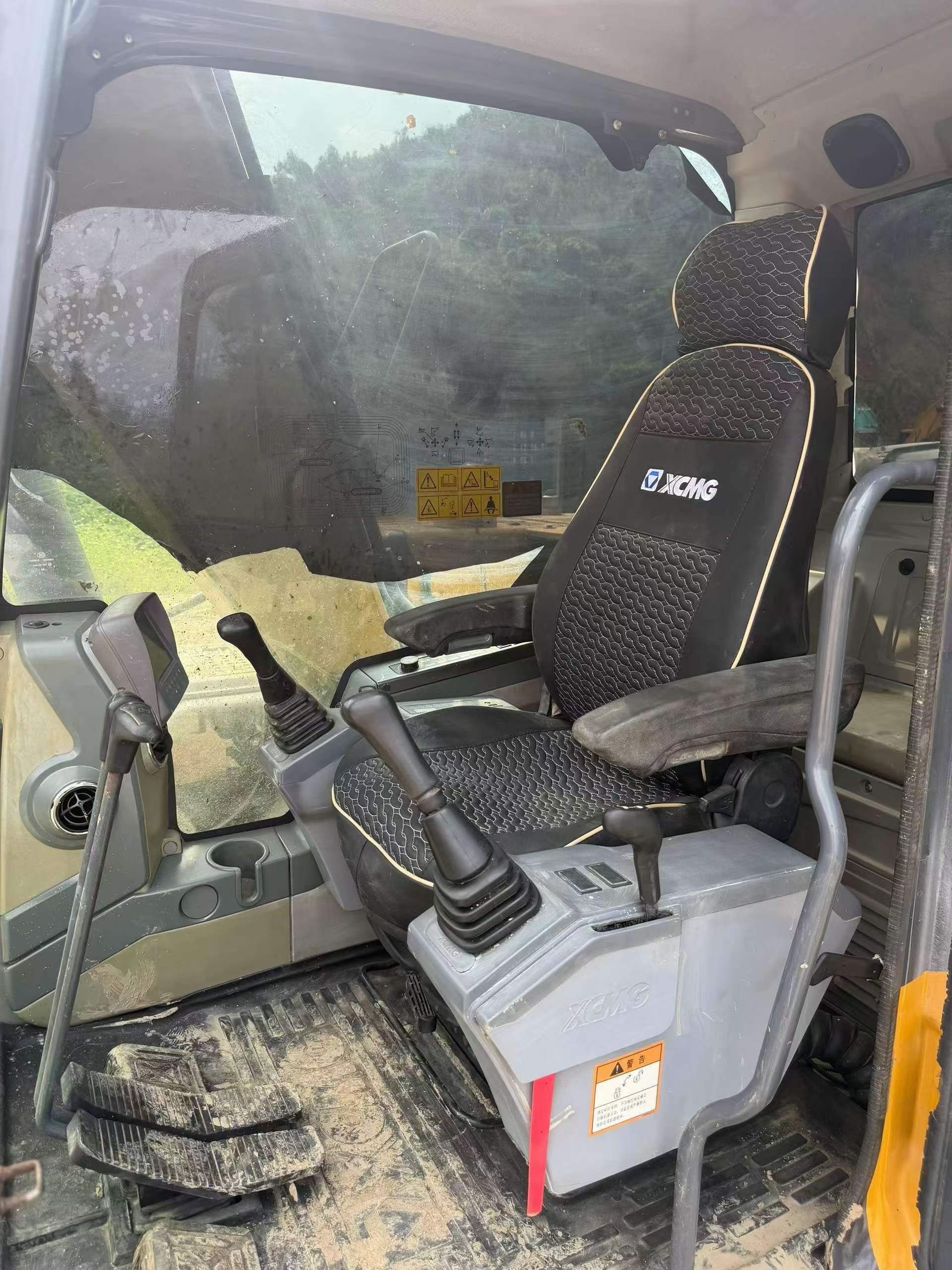 Compre Excavadora XCMG XE135D Usada / 6