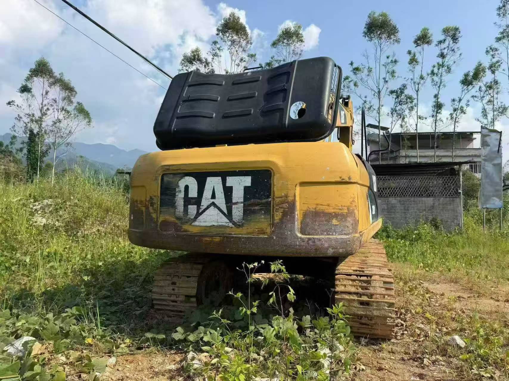 شراء حفارة Caterpillar 320D مستعملة / 2