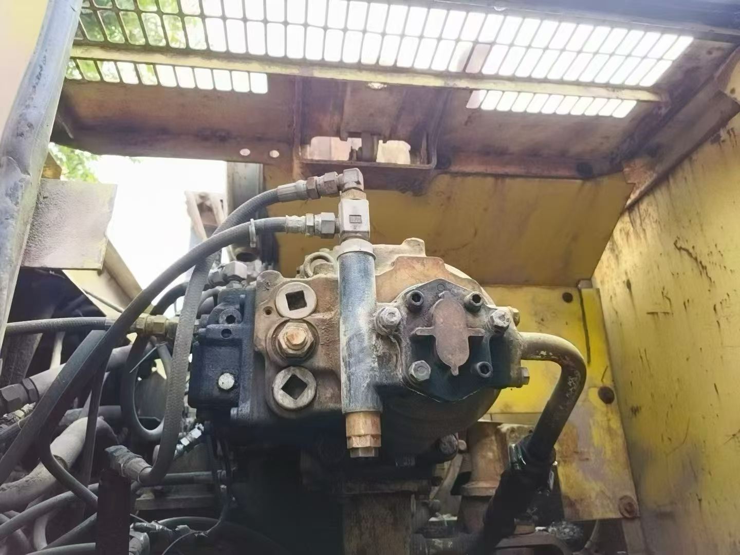 Compre Escavadeira Komatsu PC400-6 Usada / 3